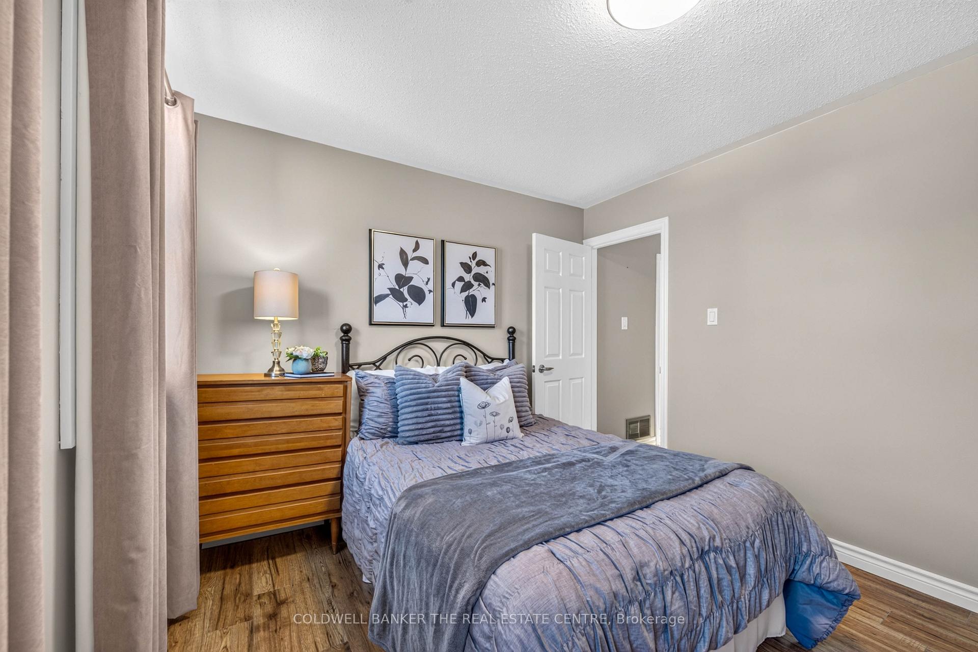 Photo 16 of 893 Arnold Crescent, Newmarket, Gorham-College Manor — HOMEH