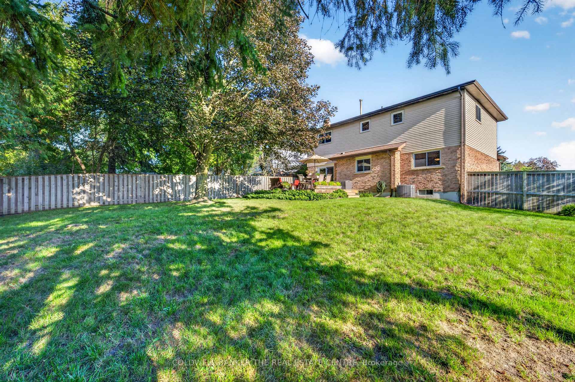Photo 22 of 893 Arnold Crescent, Newmarket, Gorham-College Manor — HOMEH