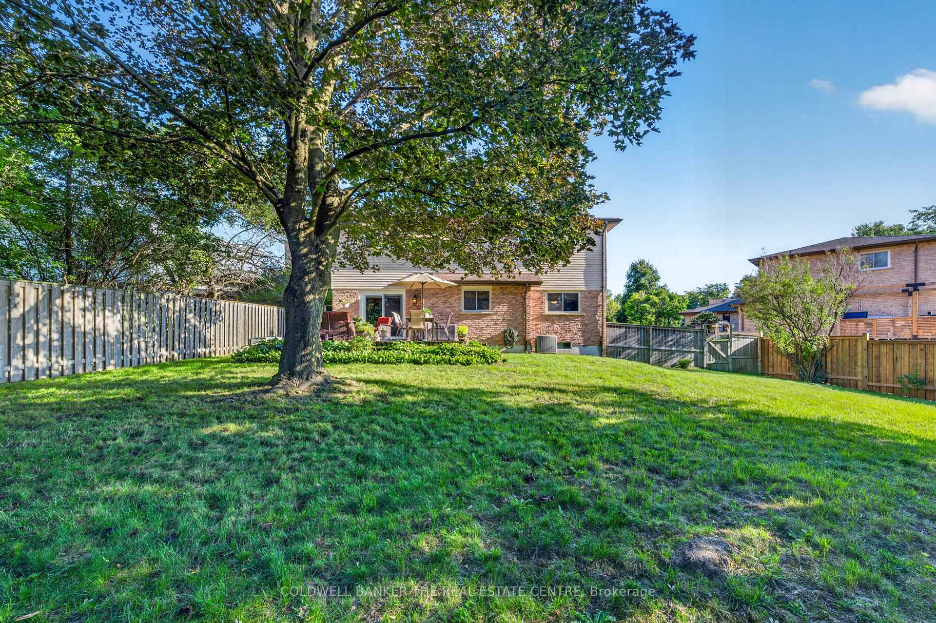 Photo 23 of 893 Arnold Crescent, Newmarket, Gorham-College Manor — HOMEH