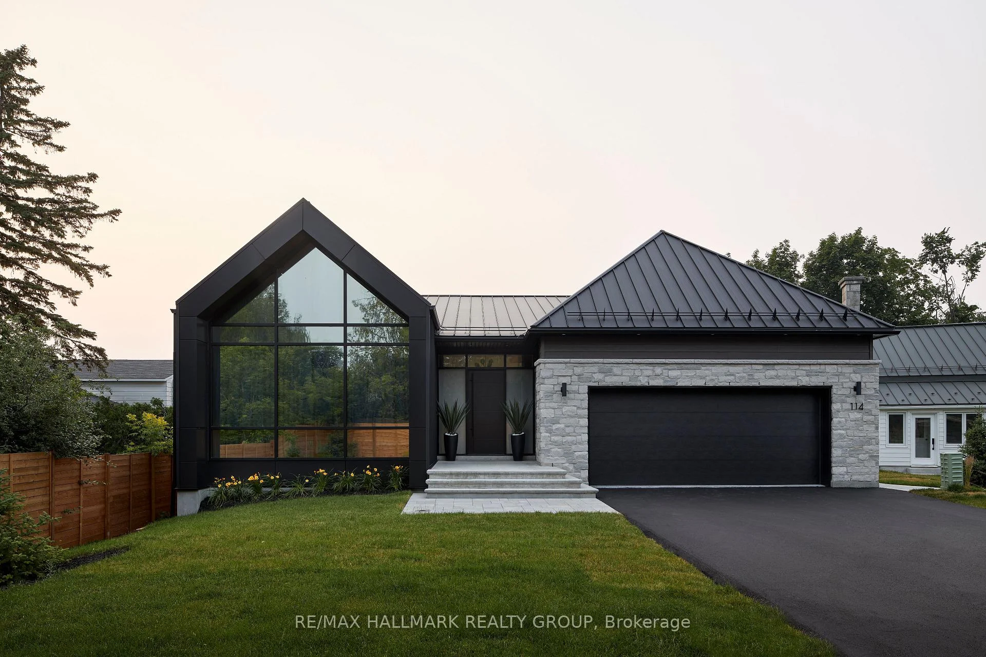 Photo 2 of 114 Theberge Private, Ottawa, Meadowlands/St. Claire Gardens — HOMEH