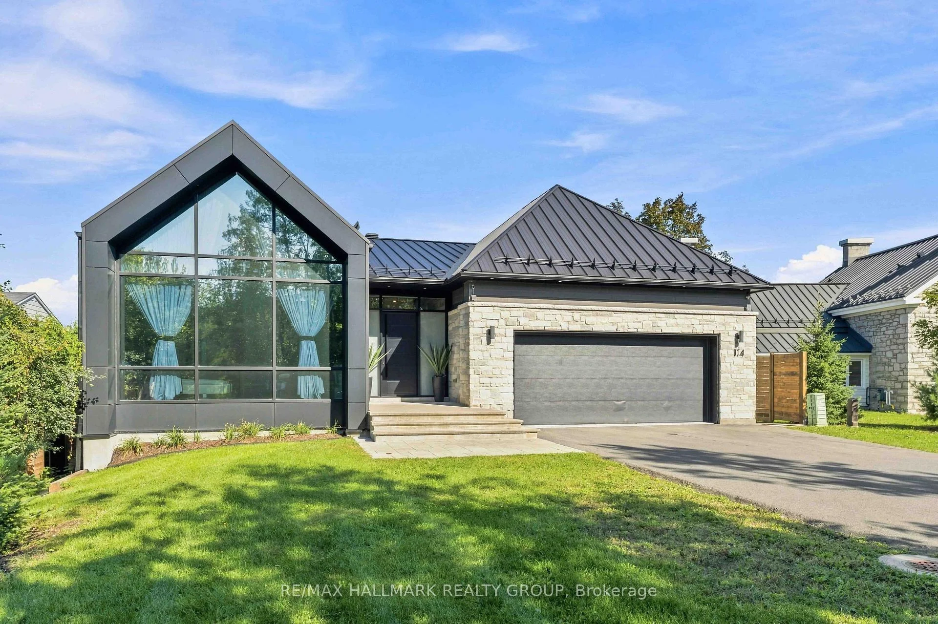 Photo 5 of 114 Theberge Private, Ottawa, Meadowlands/St. Claire Gardens — HOMEH