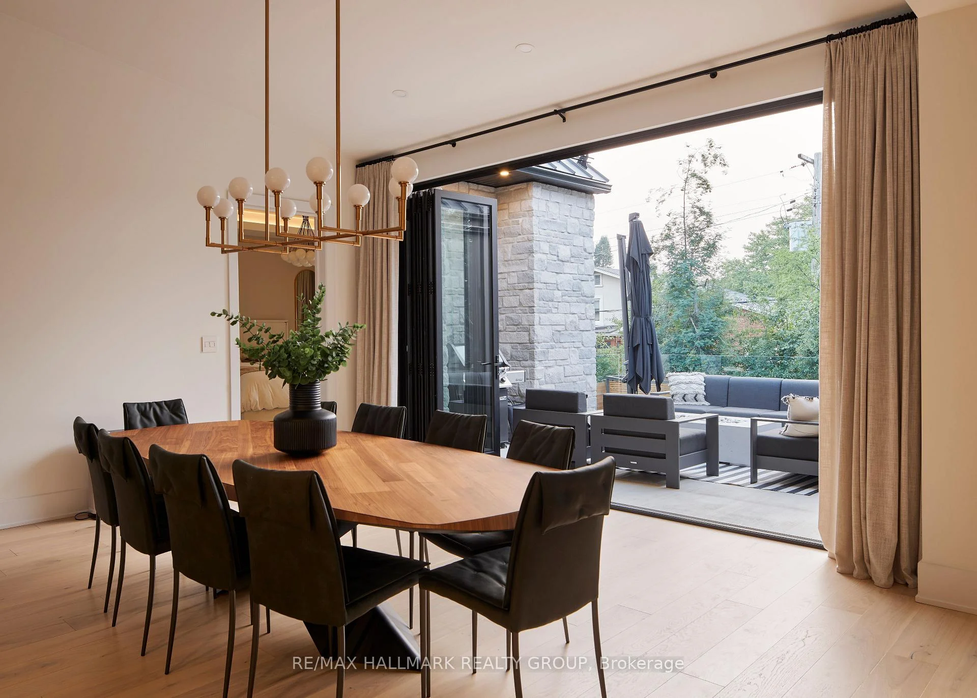 Photo 9 of 114 Theberge Private, Ottawa, Meadowlands/St. Claire Gardens — HOMEH