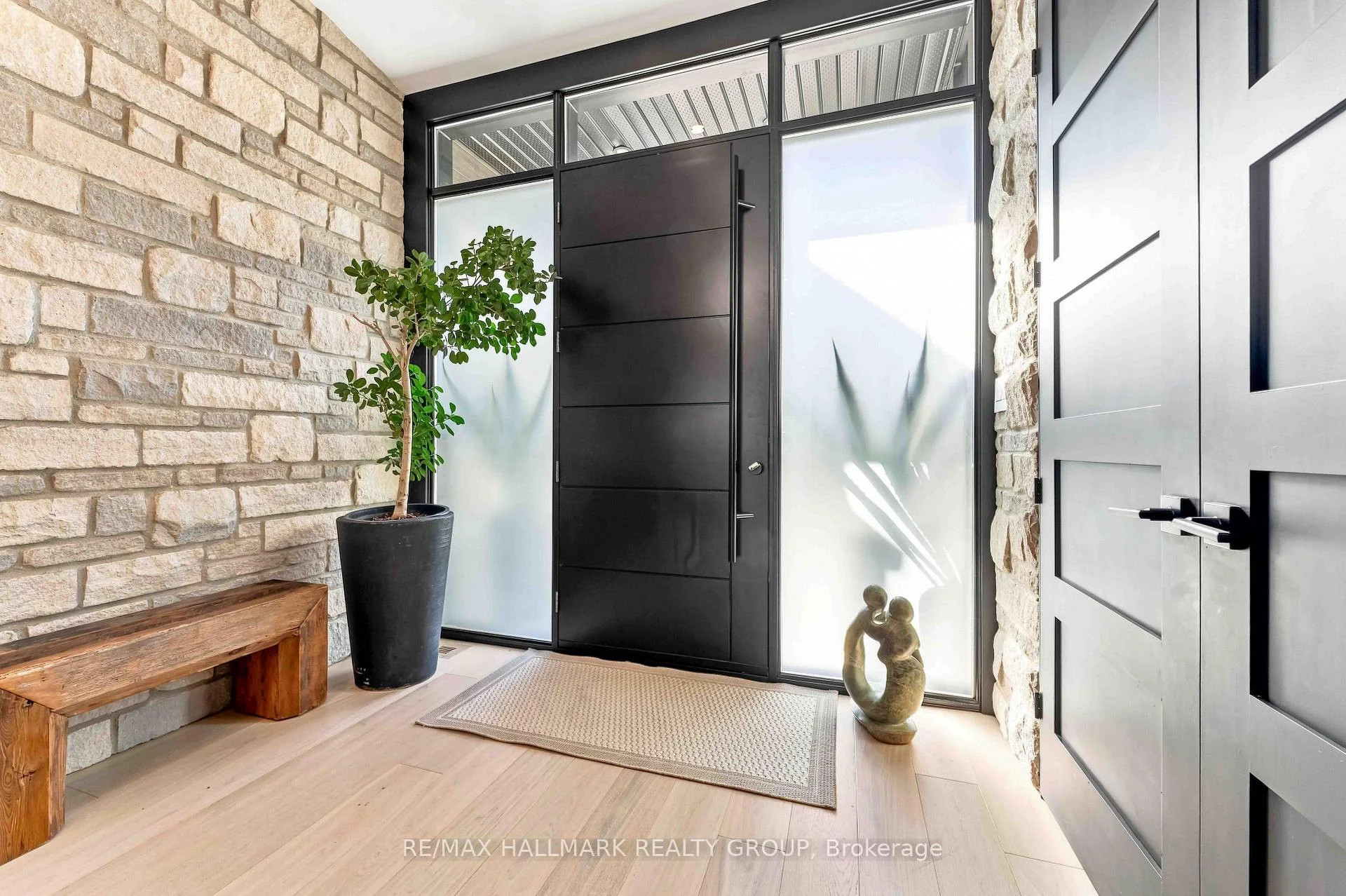Photo 16 of 114 Theberge Private, Ottawa, Meadowlands/St. Claire Gardens — HOMEH