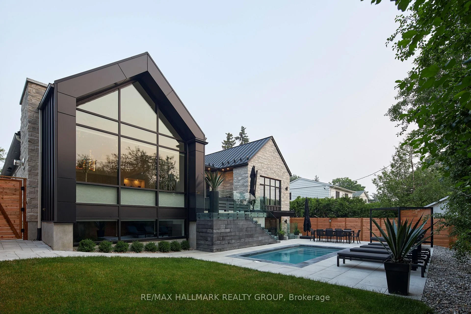 Photo 23 of 114 Theberge Private, Ottawa, Meadowlands/St. Claire Gardens — HOMEH