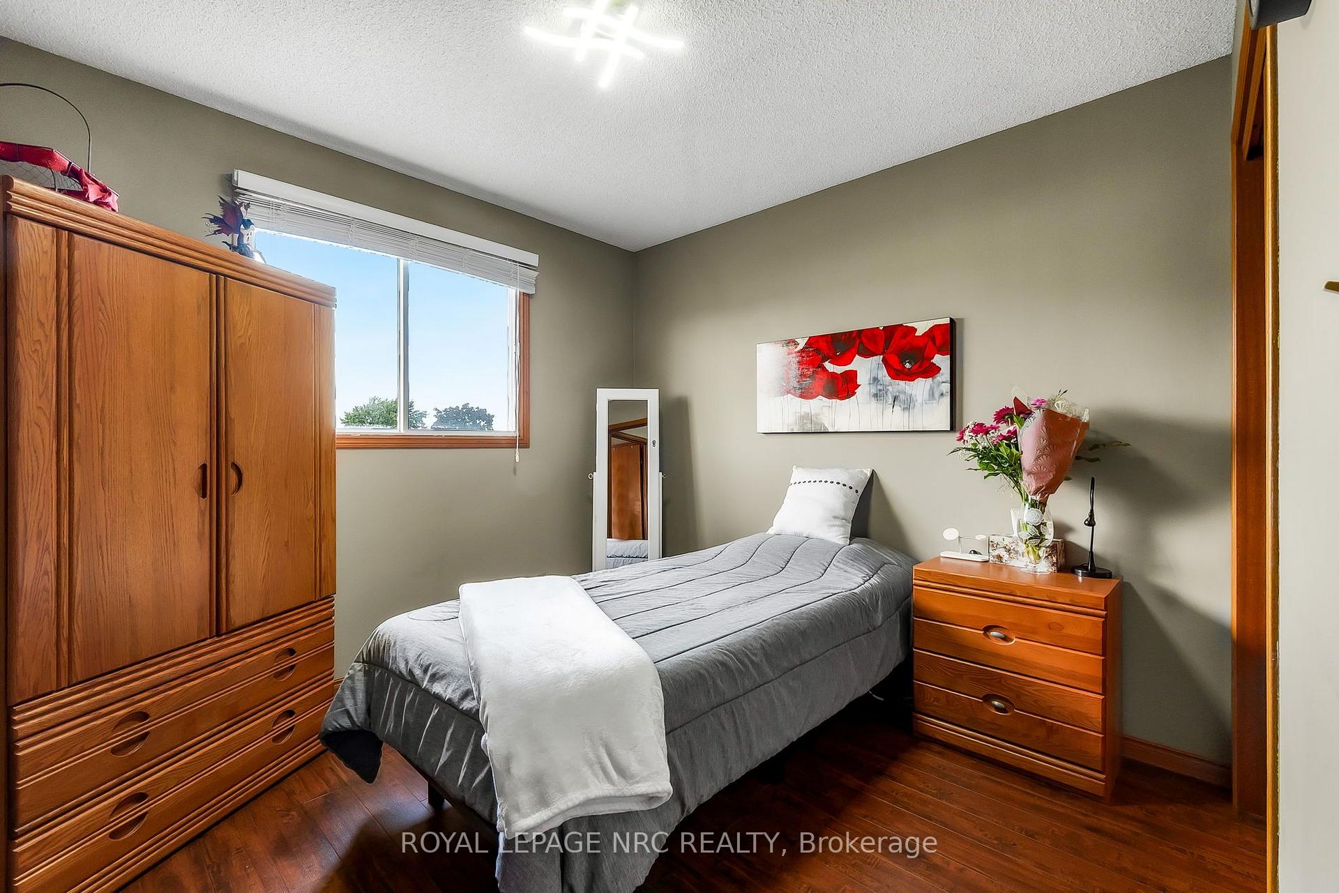 Photo 18 of 77 St. Augustine Drive, St. Catharines, Secord Woods — HOMEH