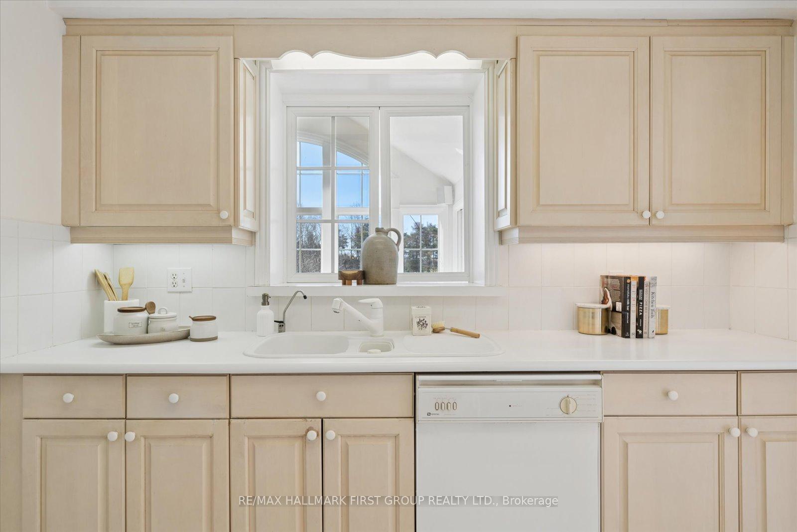 Photo 14 of 525 Myrtle Road W, Whitby, Rural Whitby — HOMEH