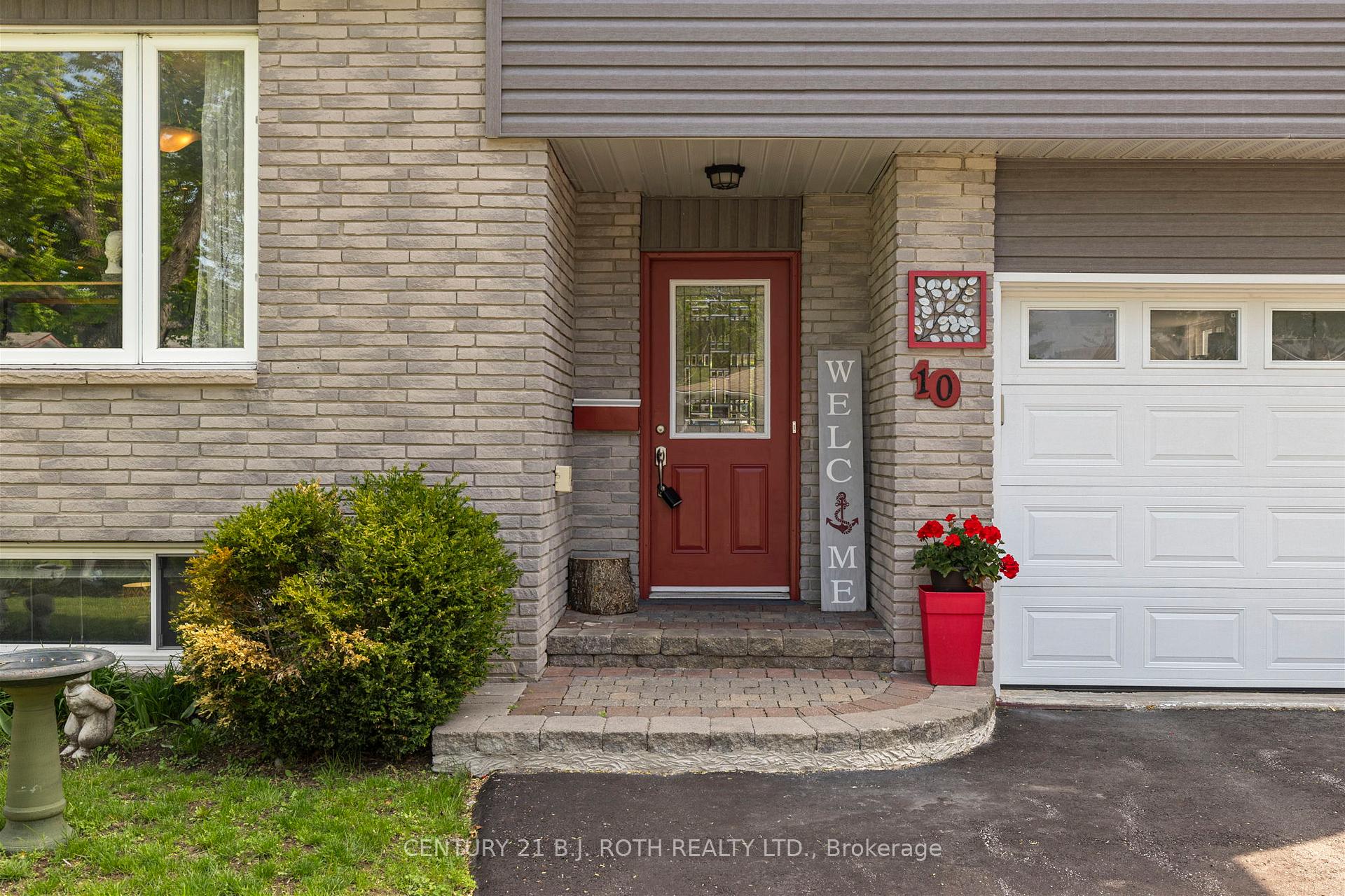 Photo 2 of 10 Andrea Crescent, Orillia — HOMEH
