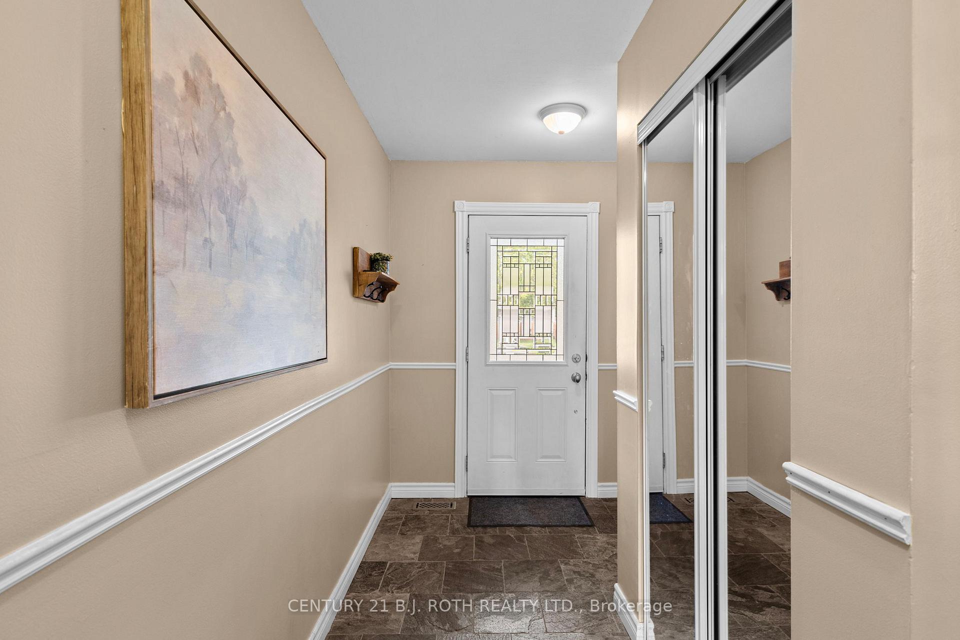 Photo 3 of 10 Andrea Crescent, Orillia — HOMEH