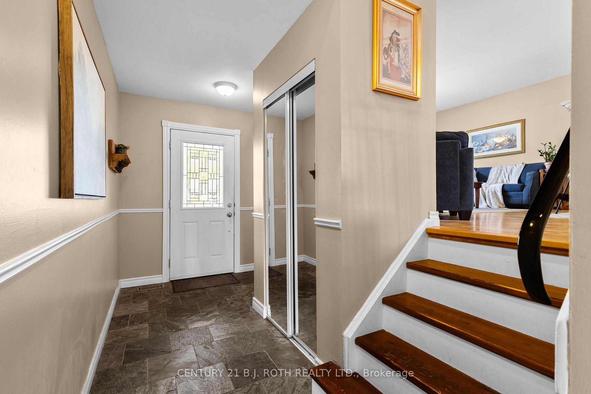 Photo 8 of 10 Andrea Crescent, Orillia — HOMEH