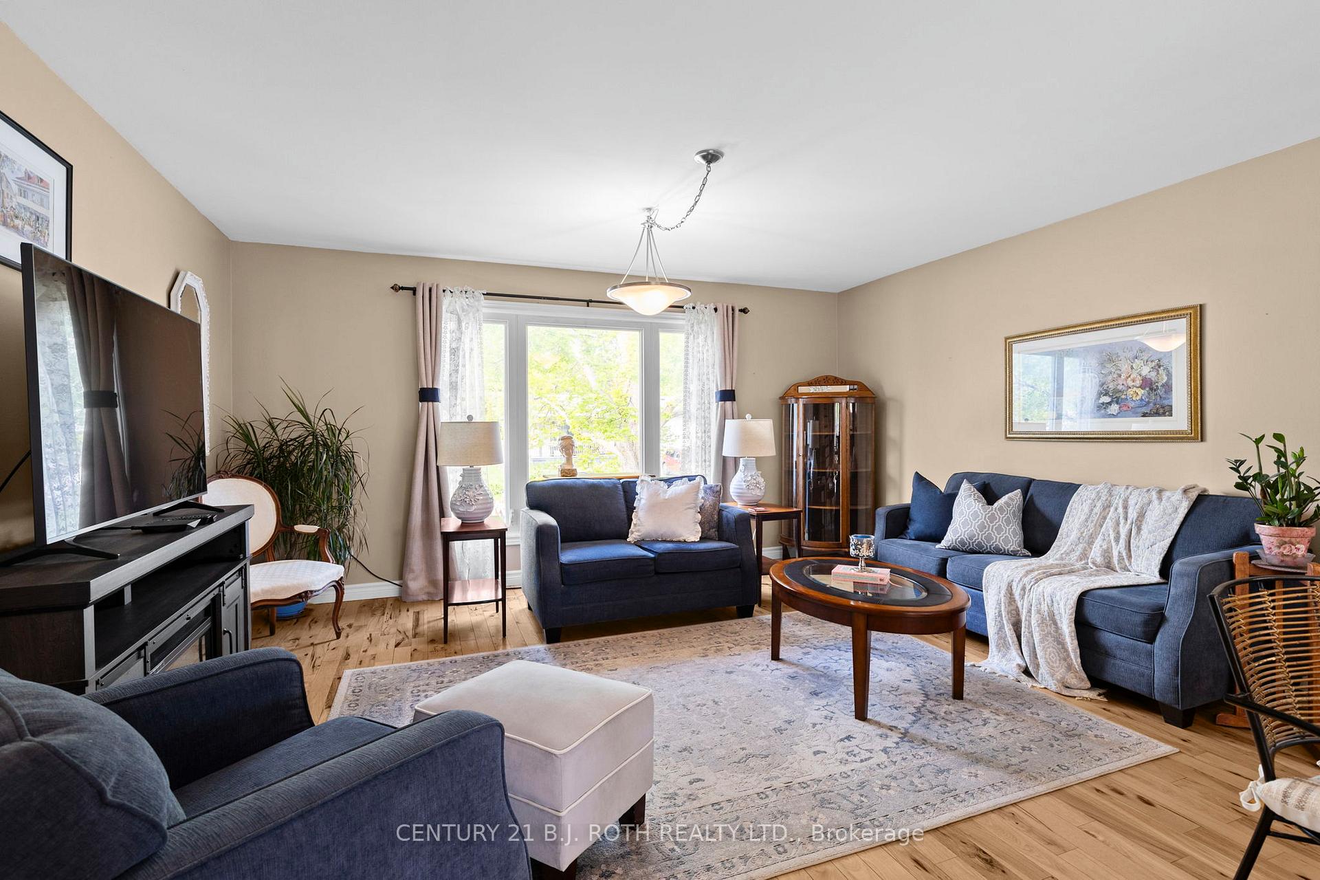Photo 9 of 10 Andrea Crescent, Orillia — HOMEH