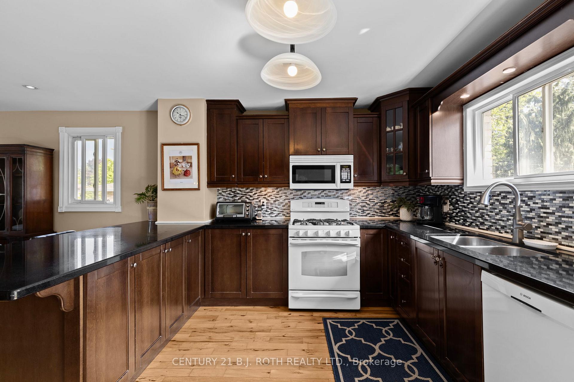 Photo 13 of 10 Andrea Crescent, Orillia — HOMEH