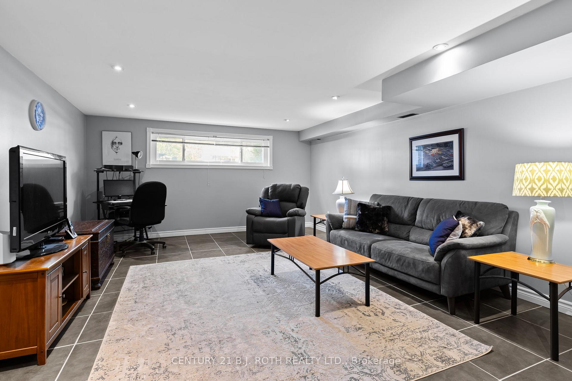 Photo 21 of 10 Andrea Crescent, Orillia — HOMEH