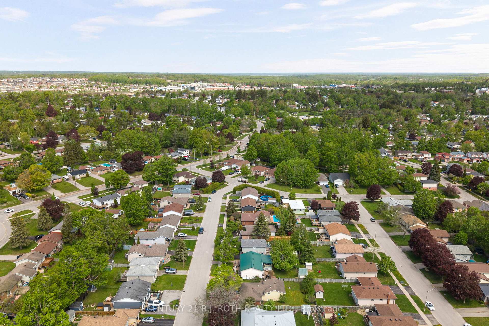 Photo 31 of 10 Andrea Crescent, Orillia — HOMEH