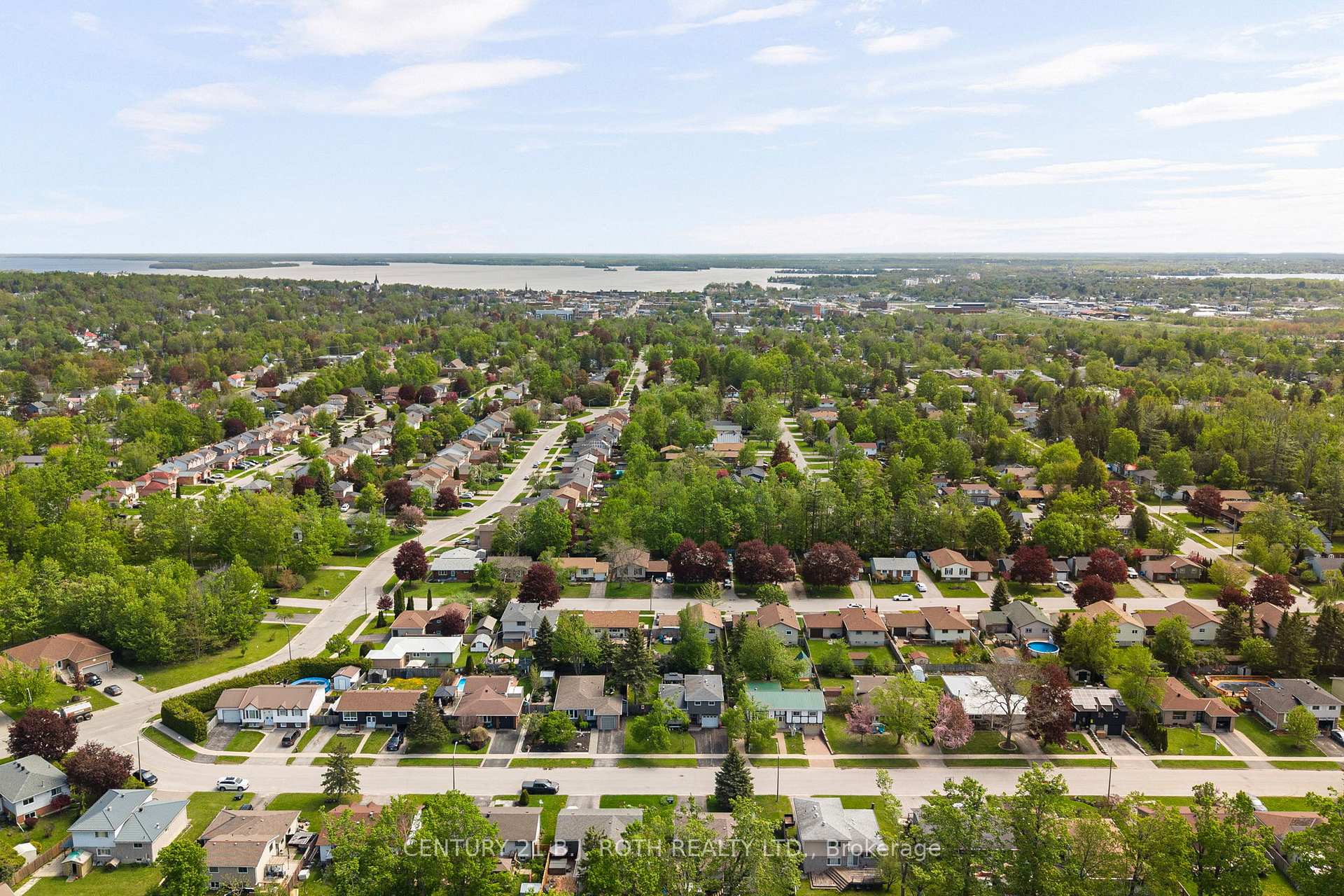 Photo 32 of 10 Andrea Crescent, Orillia — HOMEH