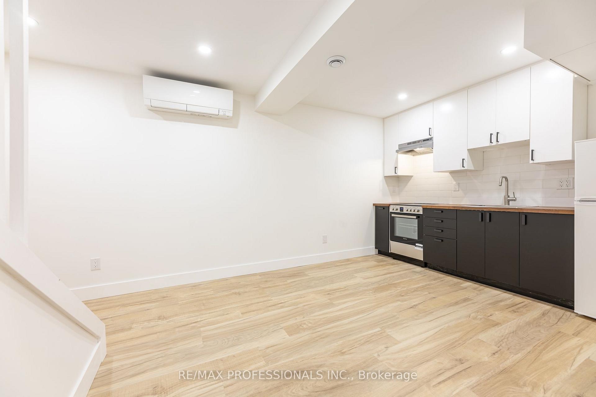 Photo 7 of Unit D, 130 Jane Street, Toronto, Lambton Baby Point — HOMEH