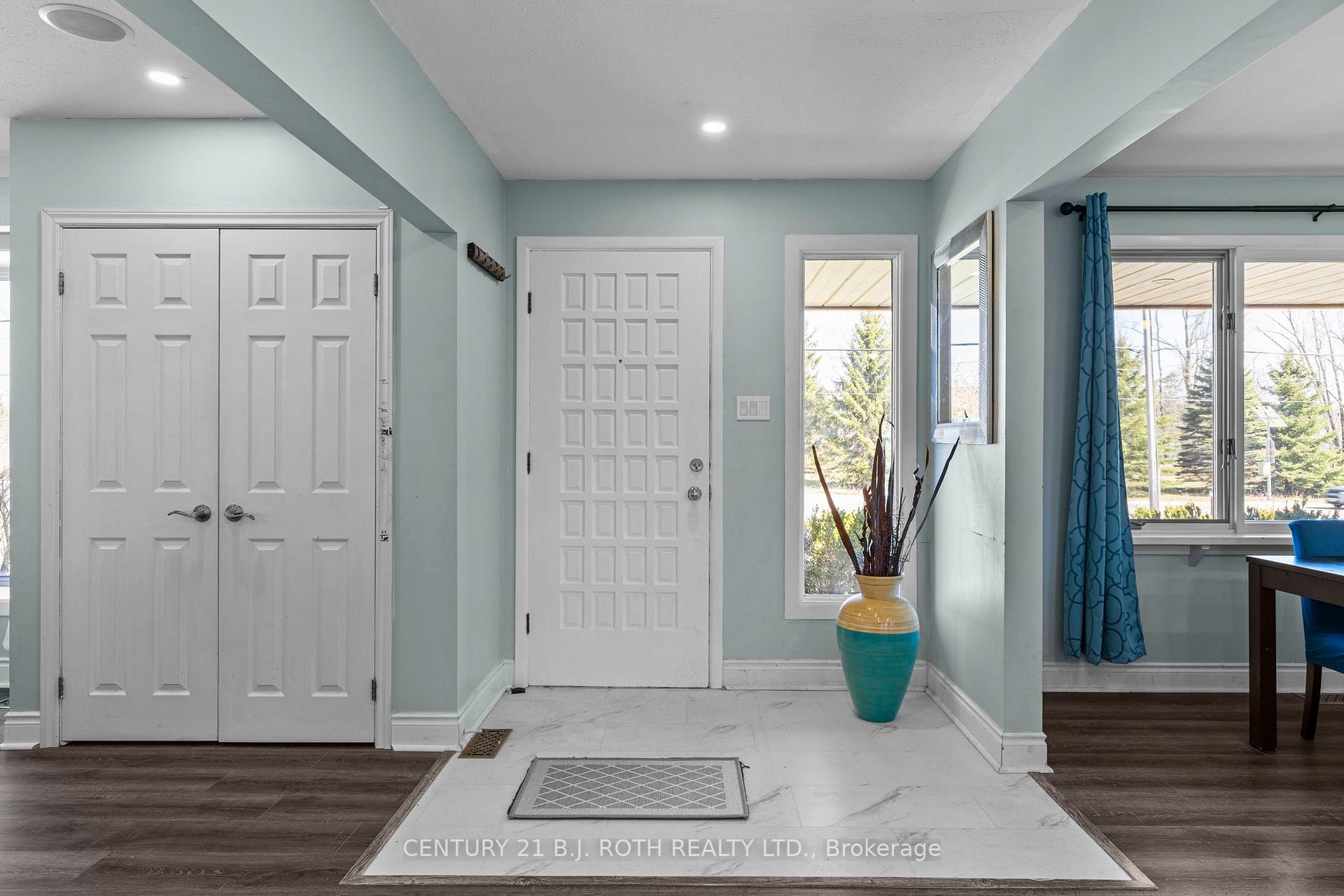 Photo 2 of 823 Essa Road, Barrie, Holly — HOMEH