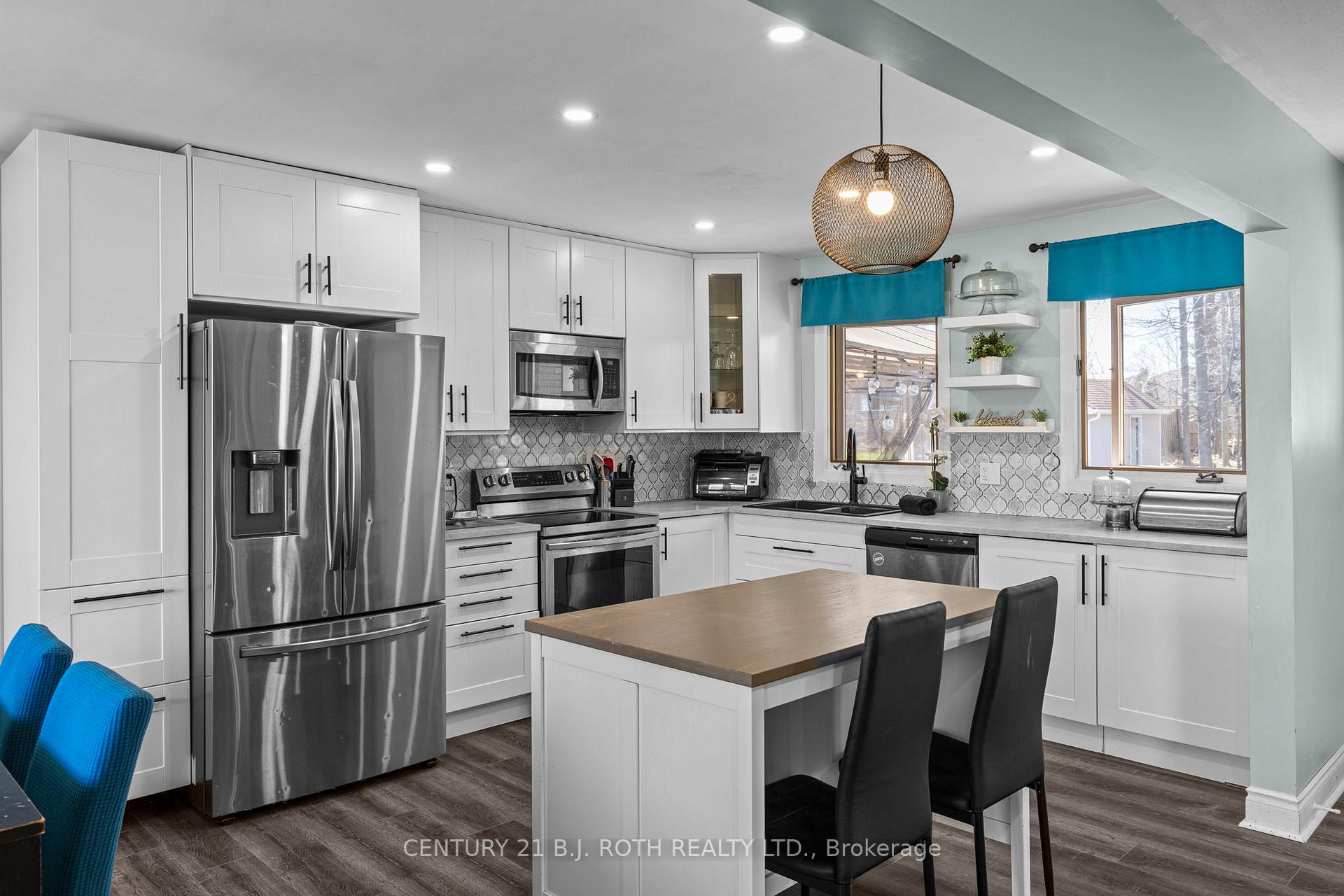 Photo 4 of 823 Essa Road, Barrie, Holly — HOMEH