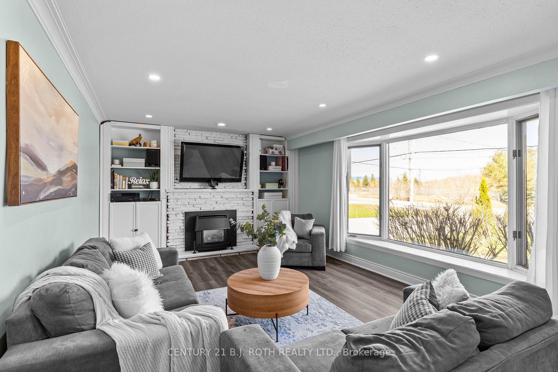 Photo 8 of 823 Essa Road, Barrie, Holly — HOMEH