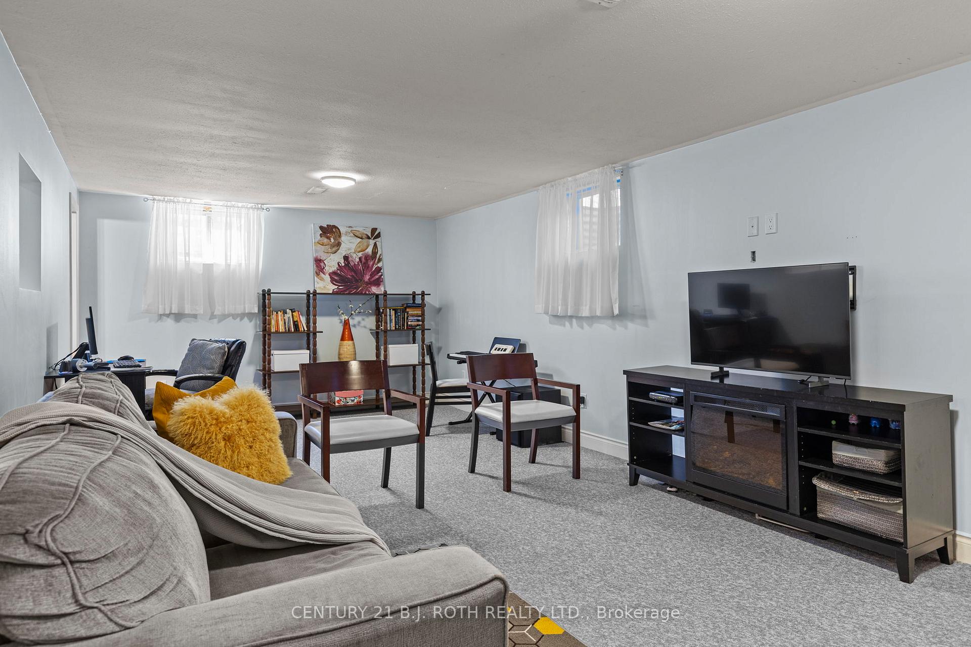 Photo 17 of 823 Essa Road, Barrie, Holly — HOMEH