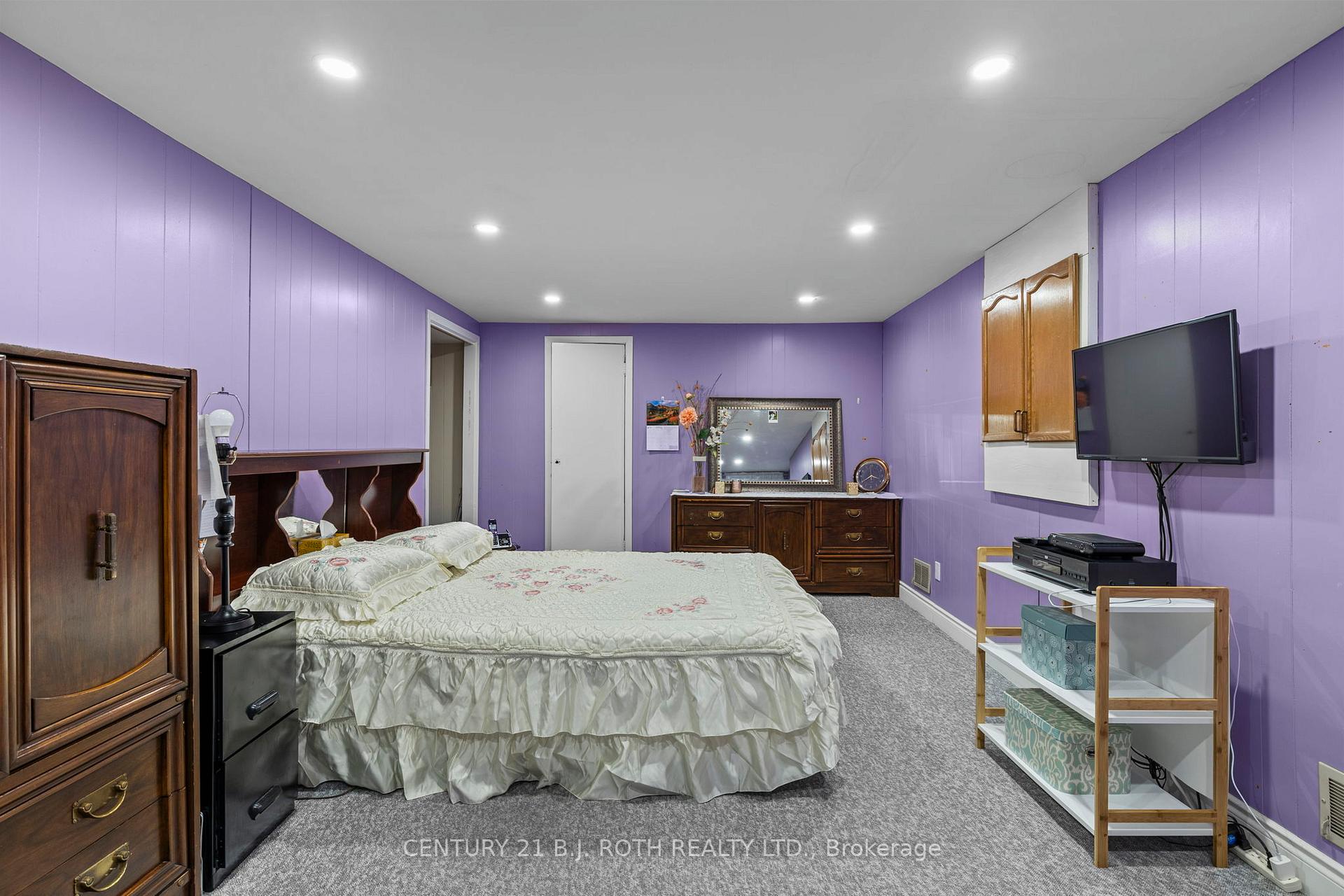 Photo 22 of 823 Essa Road, Barrie, Holly — HOMEH