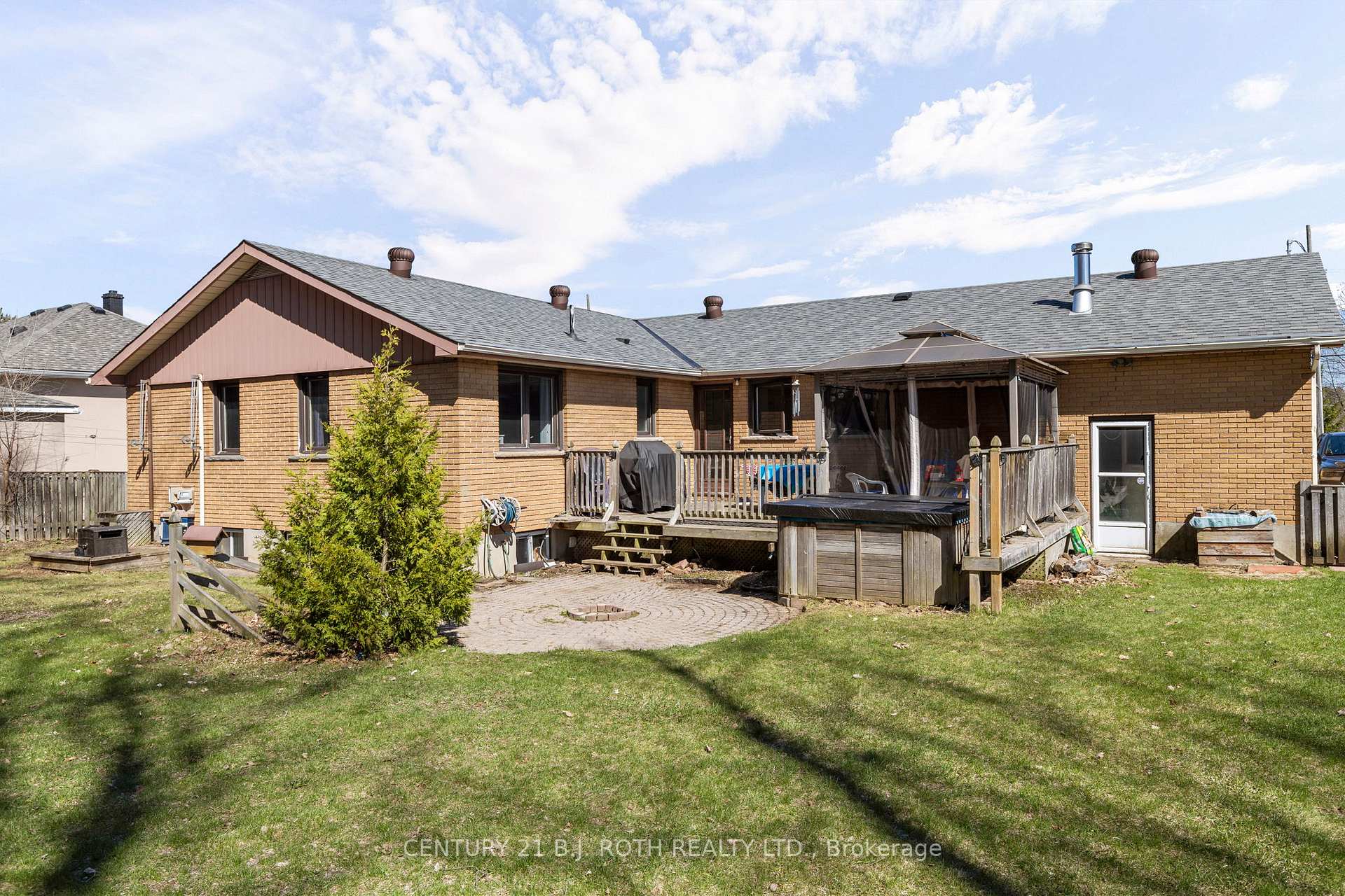 Photo 24 of 823 Essa Road, Barrie, Holly — HOMEH