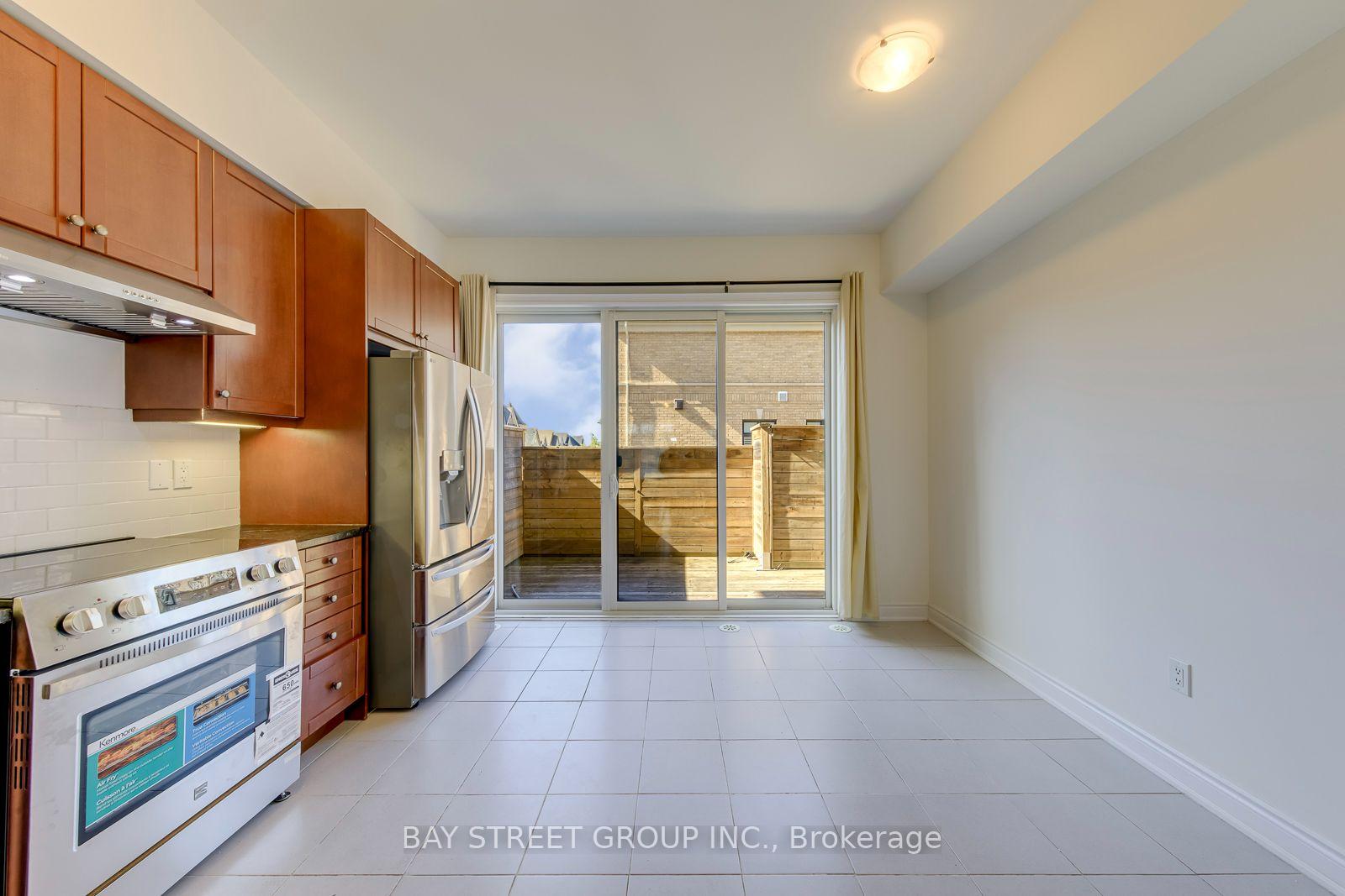 Photo 10 of Unit #14, 2172 Trafalgar Road, Oakville, River Oaks — HOMEH