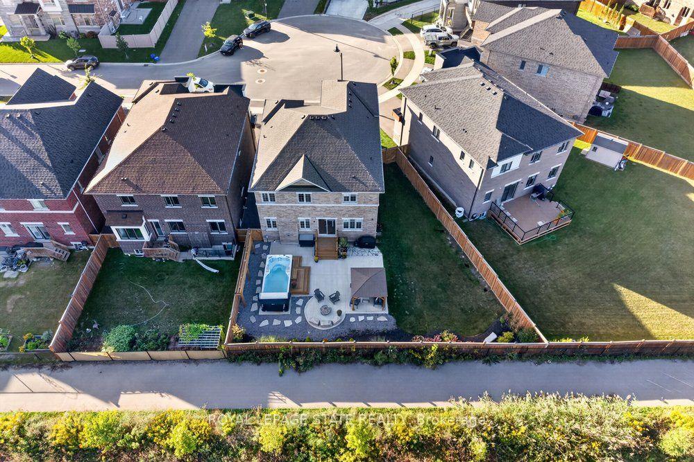 Photo 3 of 80 Elstone Place, Hamilton, Waterdown — HOMEH