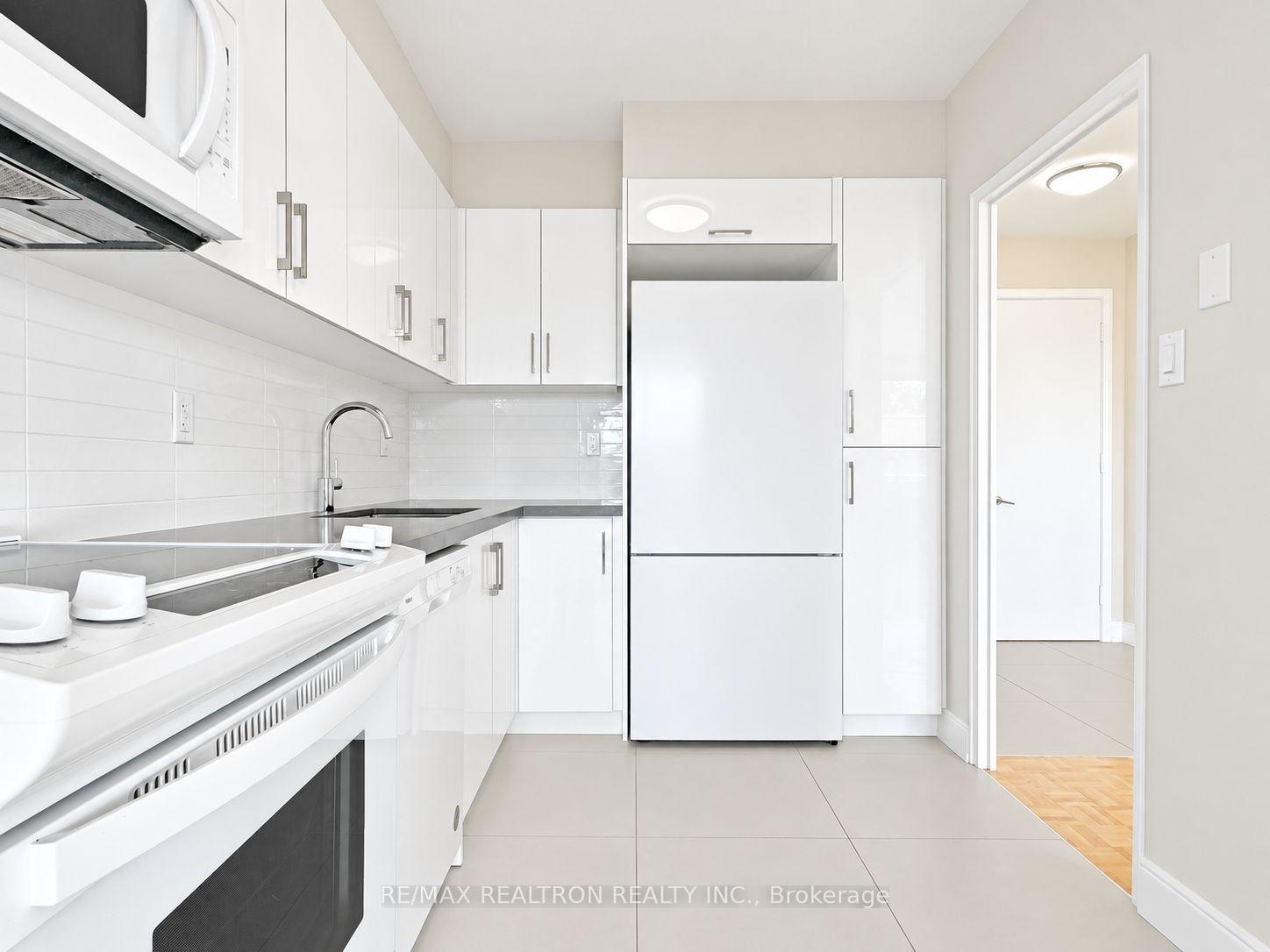 Photo 12 of Unit 709, 10 Shallmar Boulevard, Toronto, Forest Hill North — HOMEH