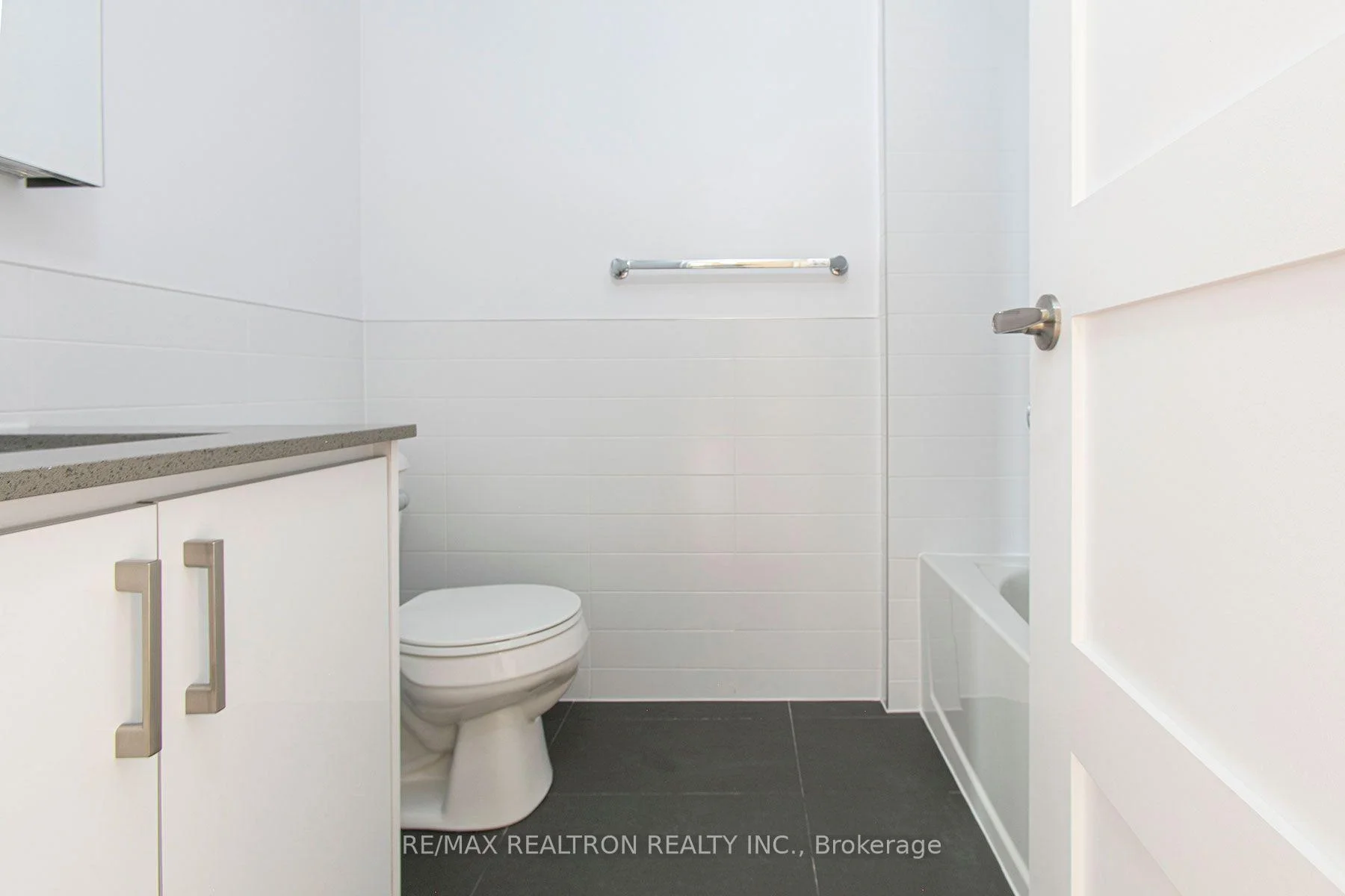 Photo 9 of Unit 709, 10 Shallmar Boulevard, Toronto, Forest Hill North — HOMEH