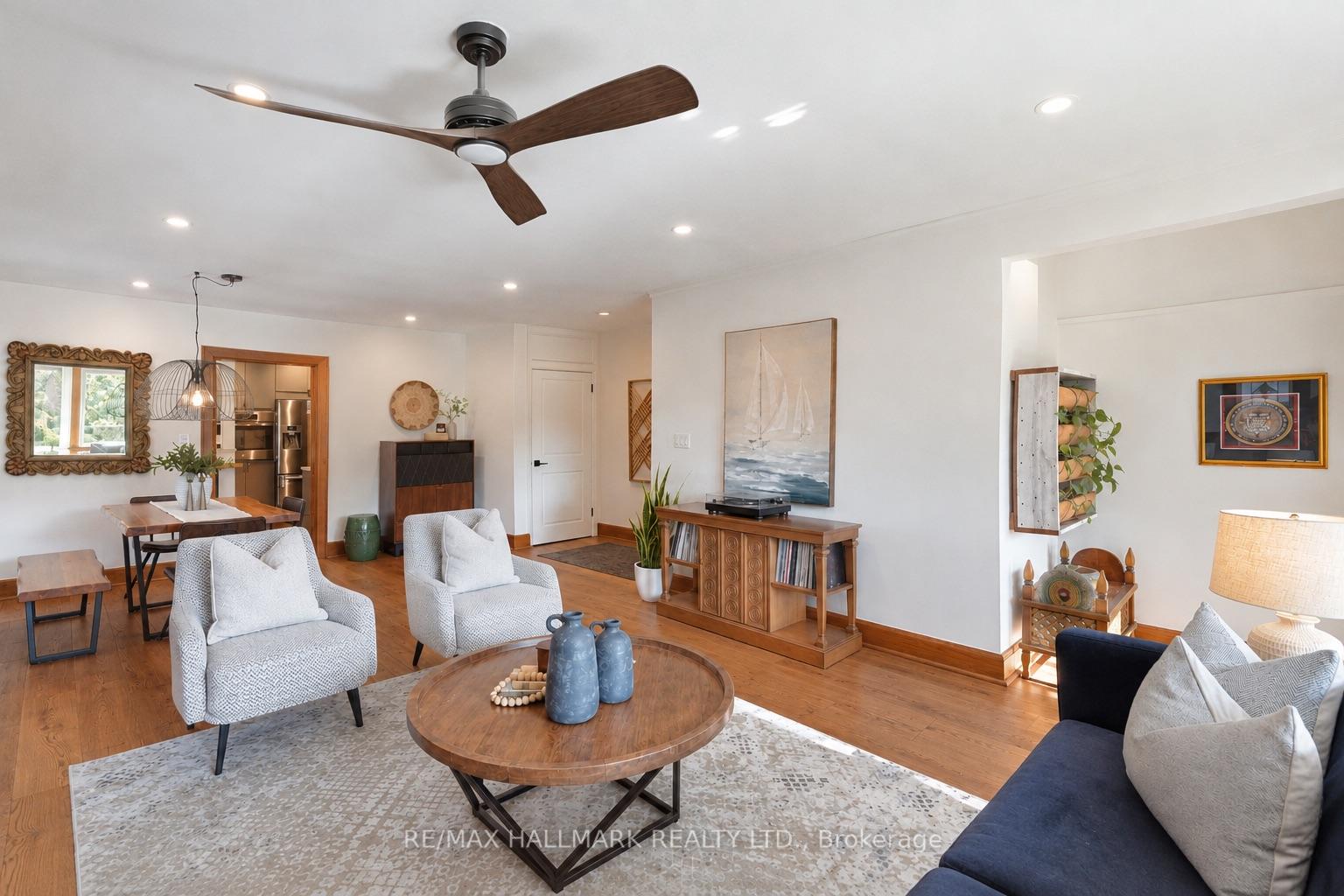 Photo 4 of Unit Upper, 25 Scarboro Beach Boulevard, Toronto, The Beaches — HOMEH