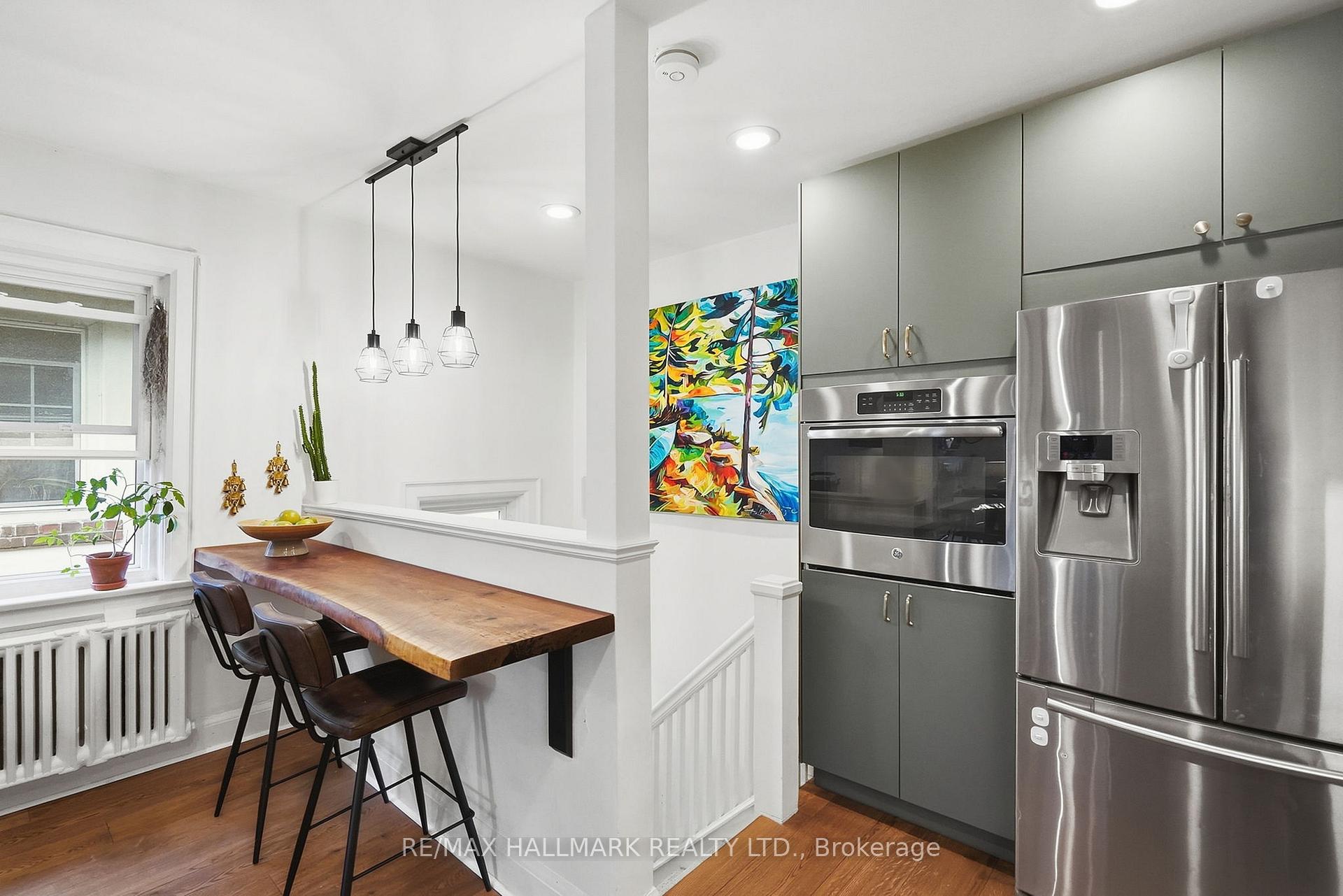 Photo 10 of Unit Upper, 25 Scarboro Beach Boulevard, Toronto, The Beaches — HOMEH