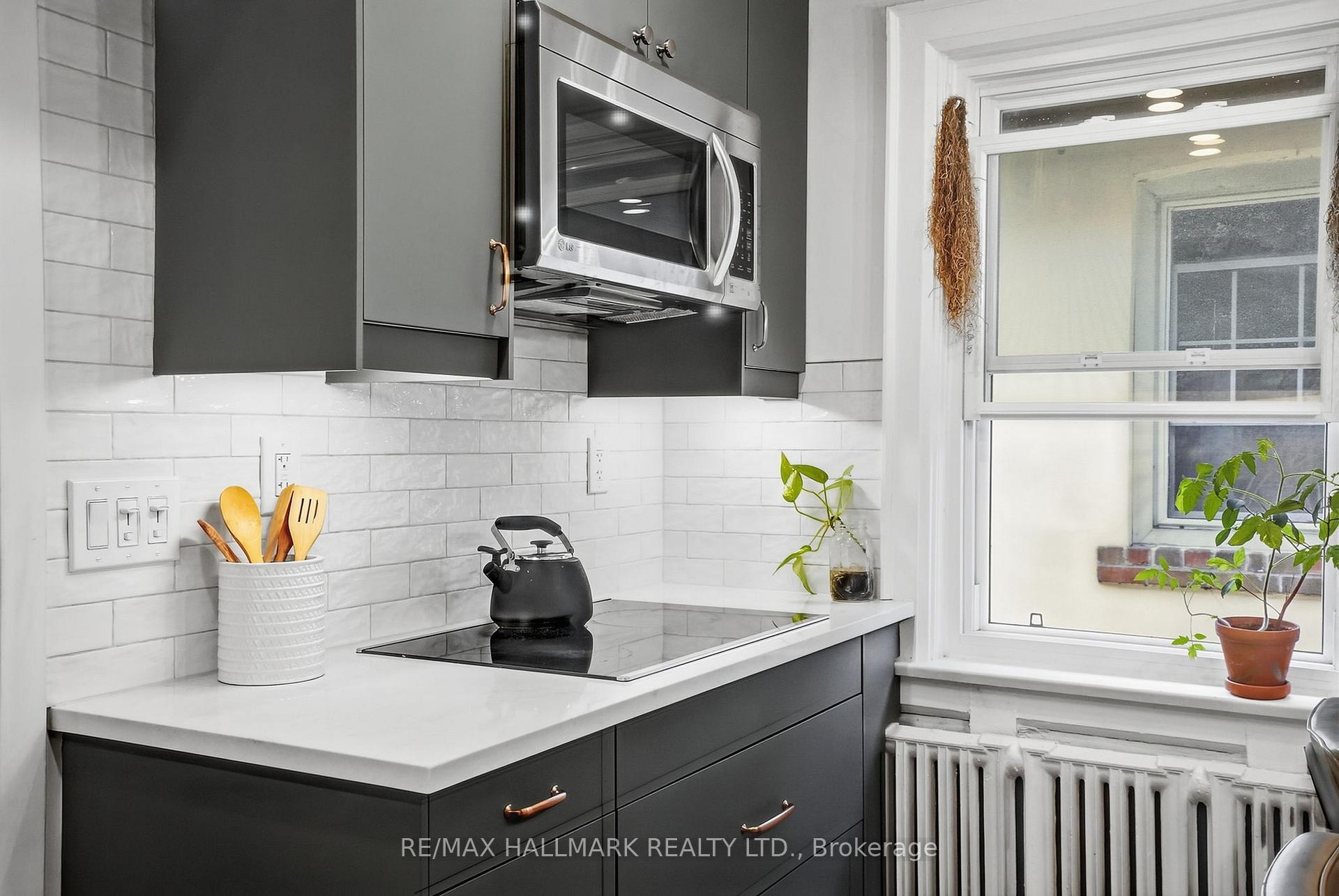 Photo 12 of Unit Upper, 25 Scarboro Beach Boulevard, Toronto, The Beaches — HOMEH