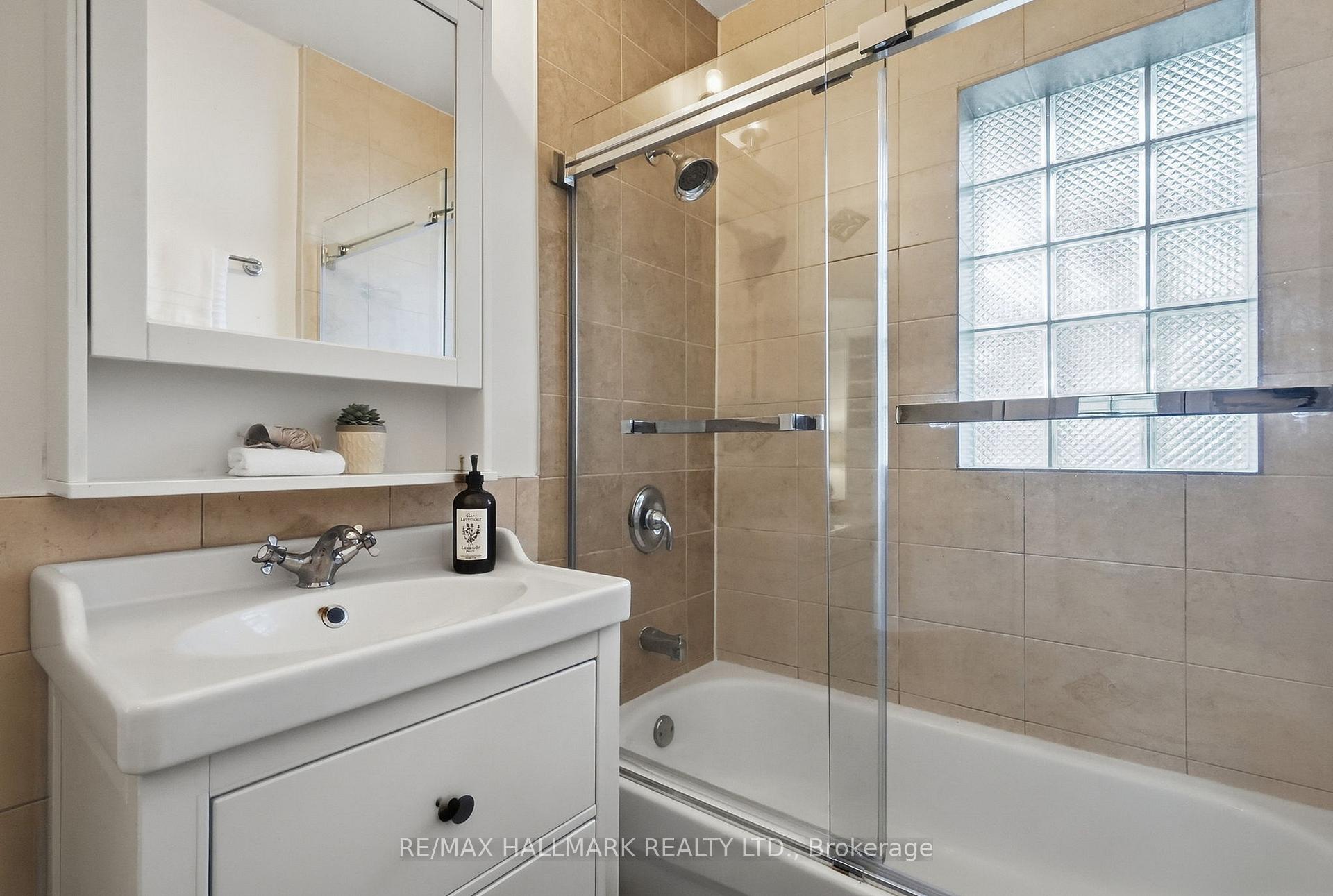 Photo 17 of Unit Upper, 25 Scarboro Beach Boulevard, Toronto, The Beaches — HOMEH