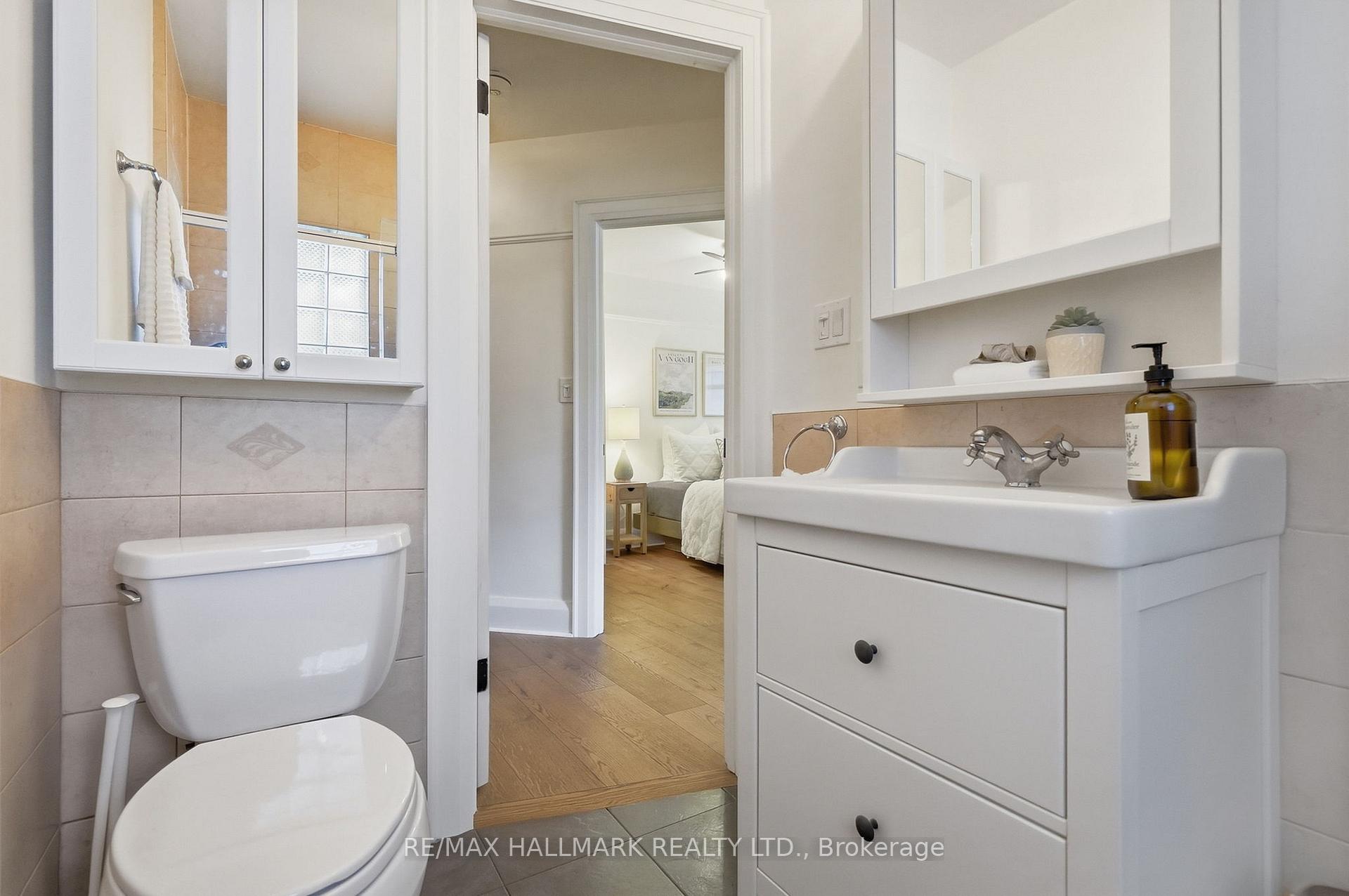 Photo 18 of Unit Upper, 25 Scarboro Beach Boulevard, Toronto, The Beaches — HOMEH