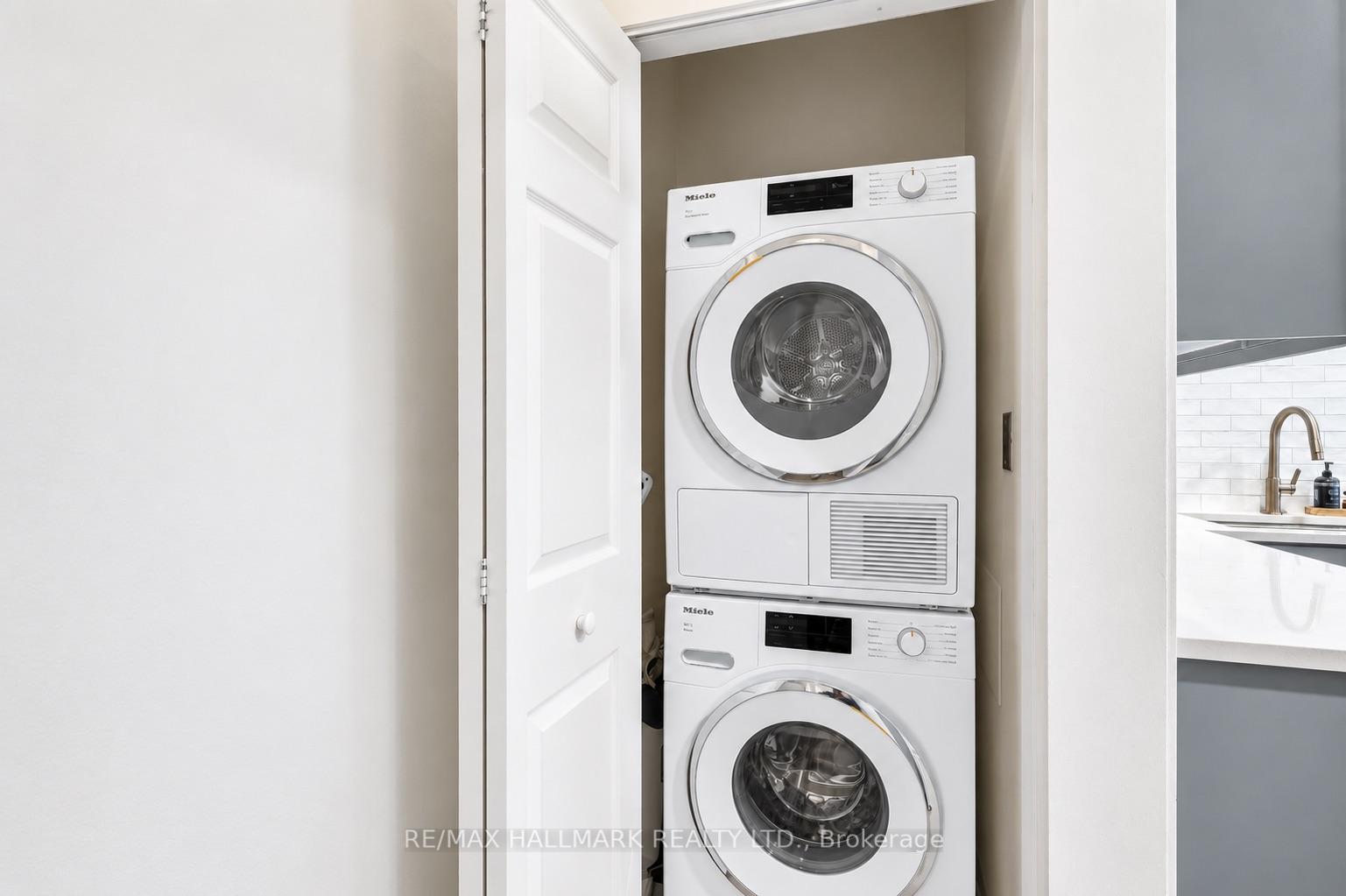 Photo 19 of Unit Upper, 25 Scarboro Beach Boulevard, Toronto, The Beaches — HOMEH