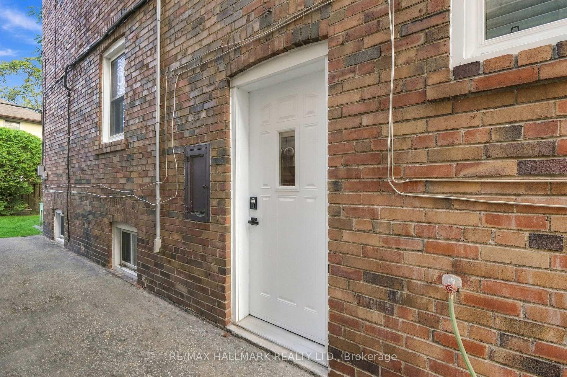 Photo 23 of Unit Upper, 25 Scarboro Beach Boulevard, Toronto, The Beaches — HOMEH