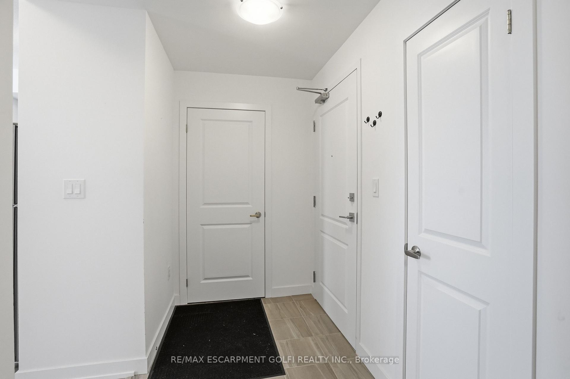 Photo 4 of Unit 1008, 460 Dundas Street E, Hamilton, Waterdown — HOMEH