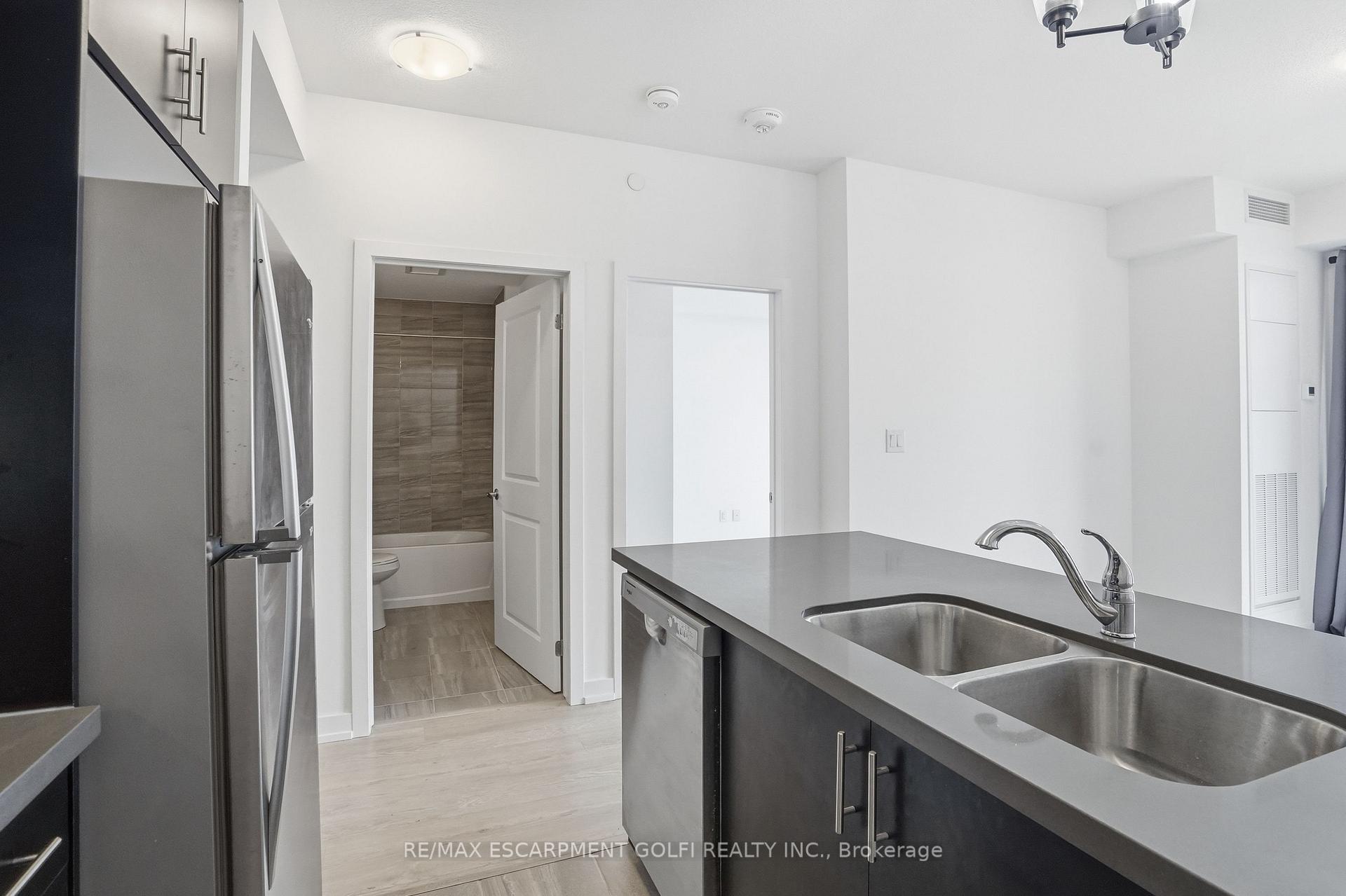 Photo 12 of Unit 1008, 460 Dundas Street E, Hamilton, Waterdown — HOMEH