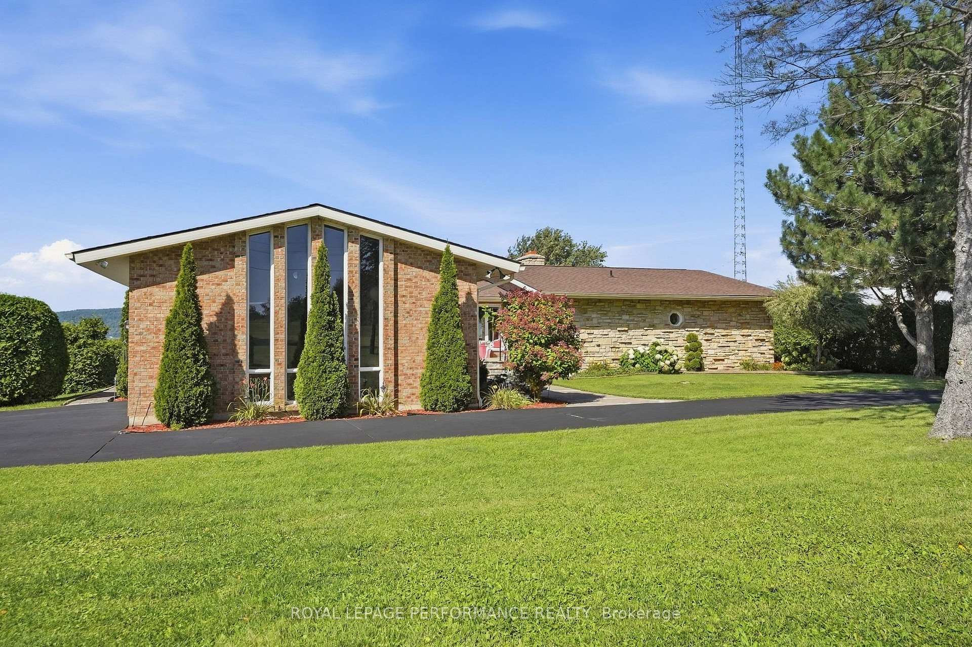 Photo of 2442 Bay Road
