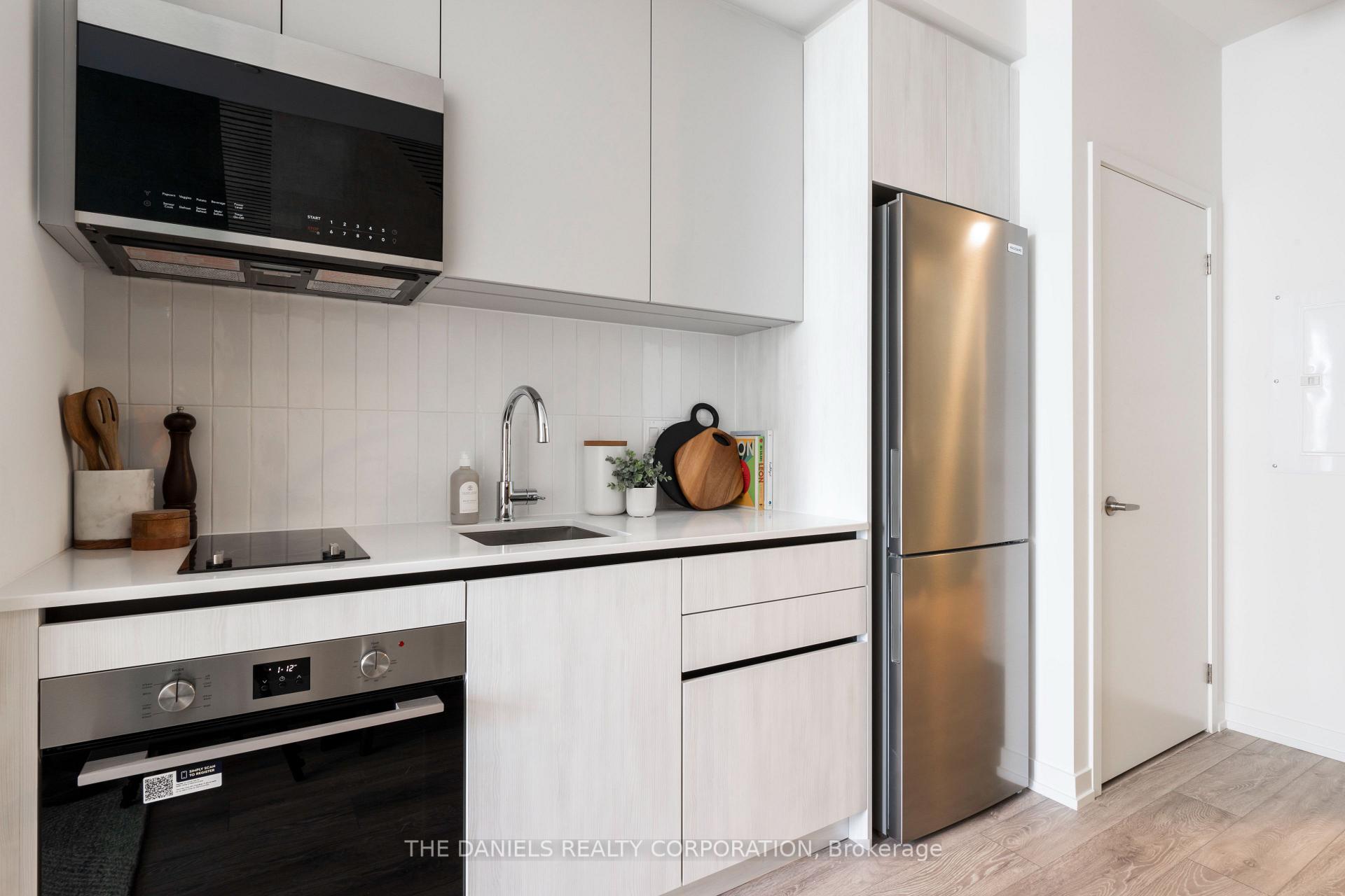 Photo 3 of Unit 807, 2485 Eglinton Avenue W, Mississauga, Central Erin Mills — HOMEH