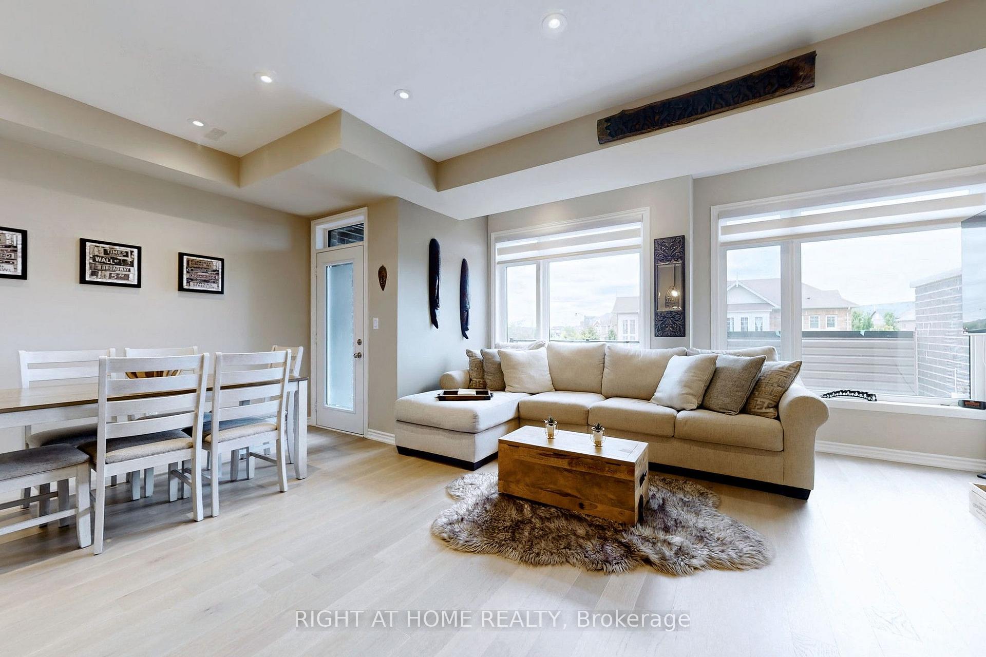 Photo 2 of 279 Moody Drive, Vaughan, Kleinburg — HOMEH