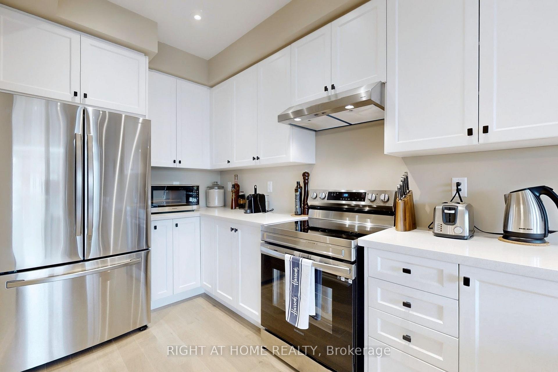 Photo 9 of 279 Moody Drive, Vaughan, Kleinburg — HOMEH