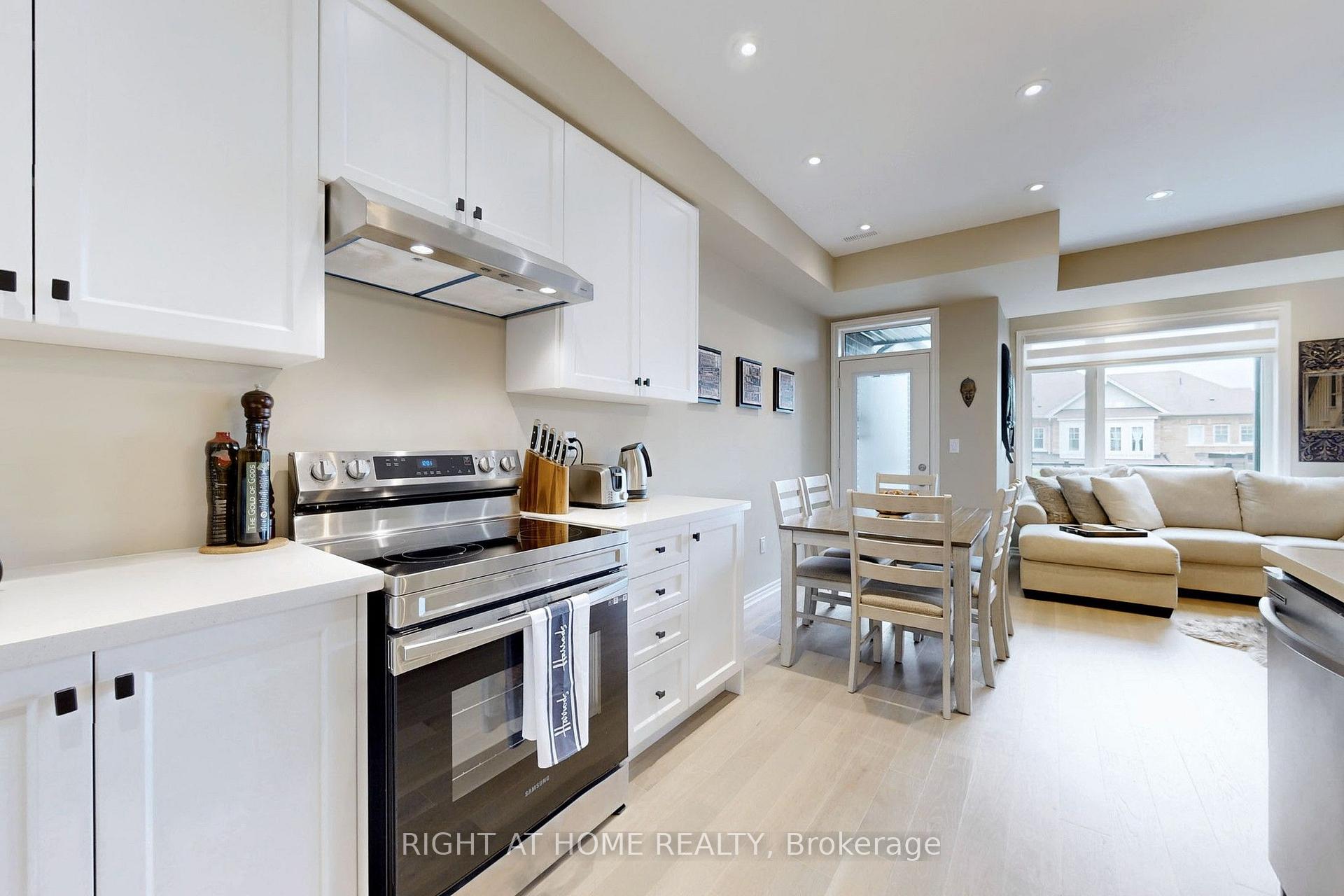 Photo 11 of 279 Moody Drive, Vaughan, Kleinburg — HOMEH