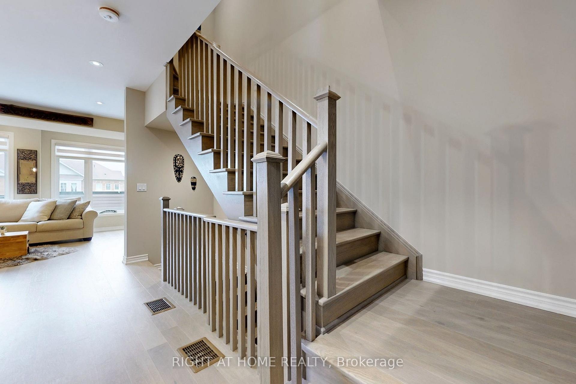 Photo 14 of 279 Moody Drive, Vaughan, Kleinburg — HOMEH