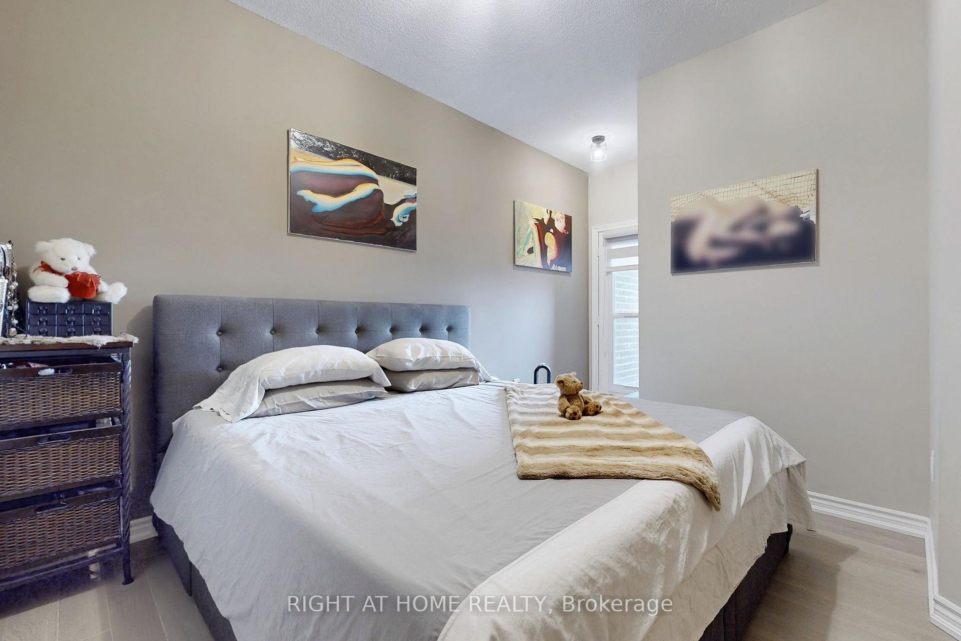Photo 15 of 279 Moody Drive, Vaughan, Kleinburg — HOMEH