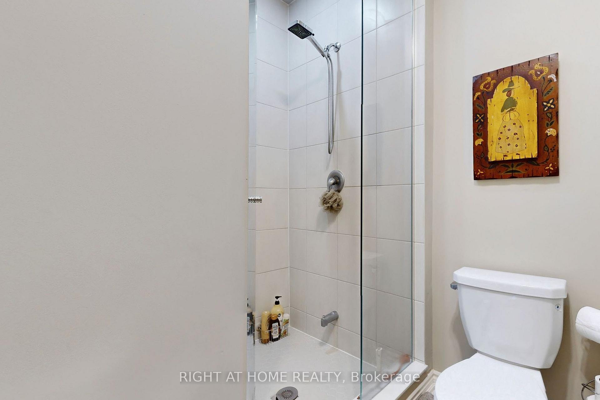 Photo 18 of 279 Moody Drive, Vaughan, Kleinburg — HOMEH
