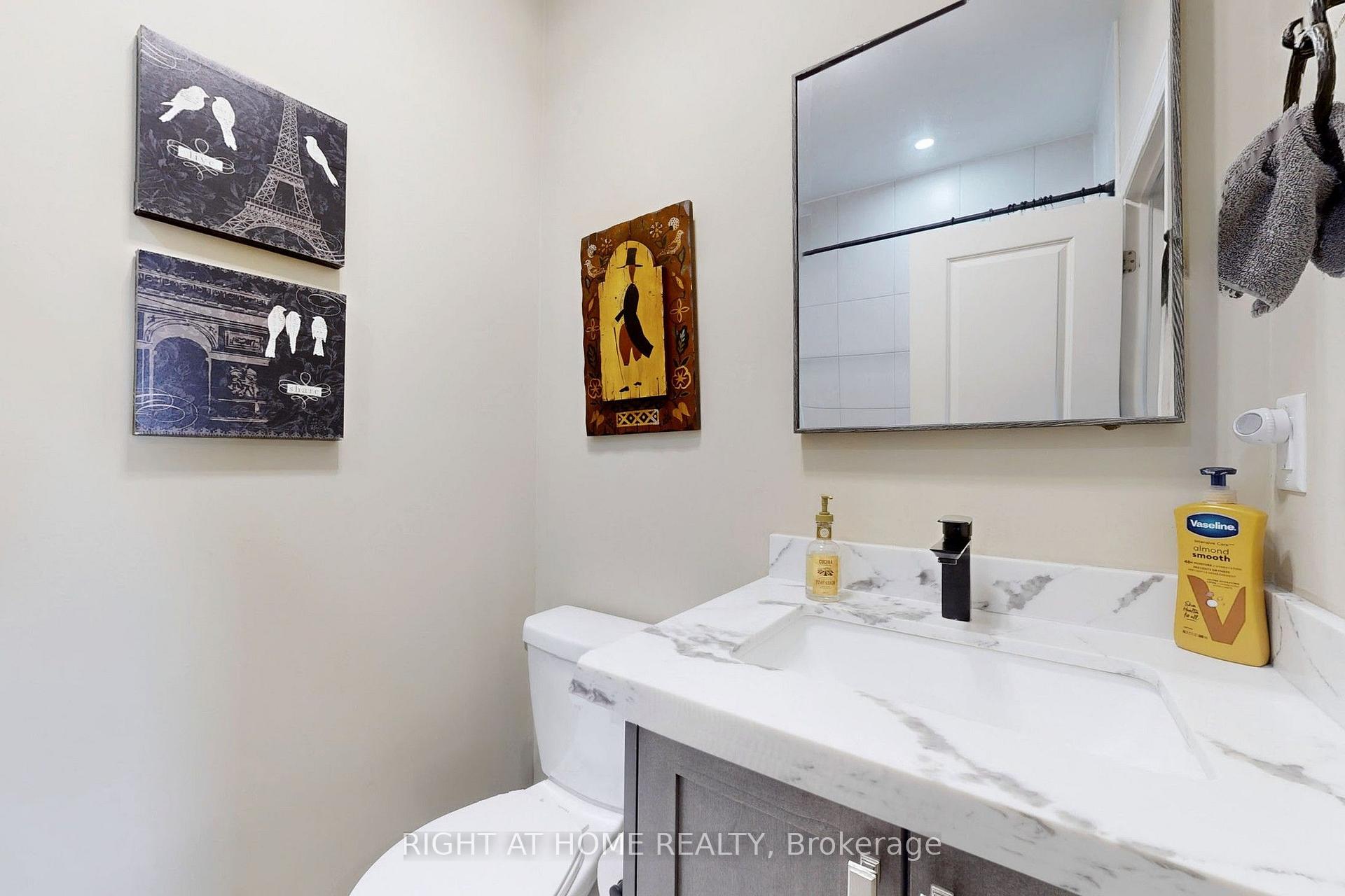Photo 19 of 279 Moody Drive, Vaughan, Kleinburg — HOMEH