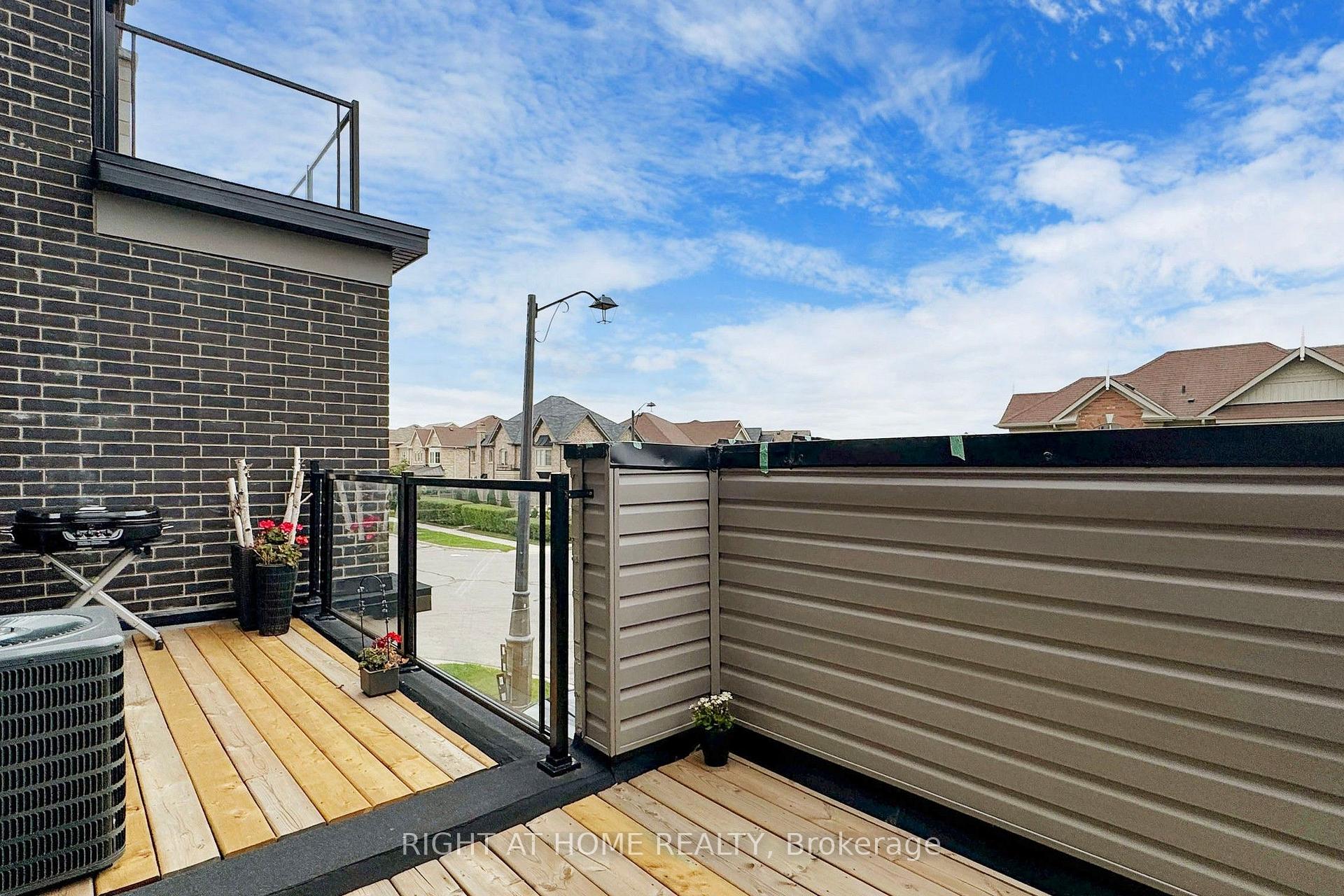 Photo 23 of 279 Moody Drive, Vaughan, Kleinburg — HOMEH