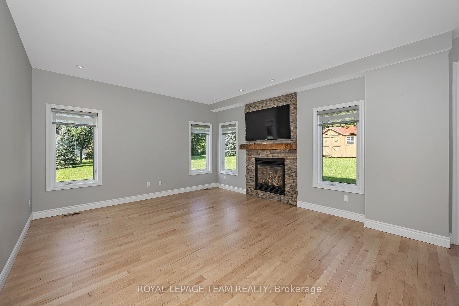Photo 11 of 8351 Lourdes Way, Ottawa, Metcalfe — HOMEH