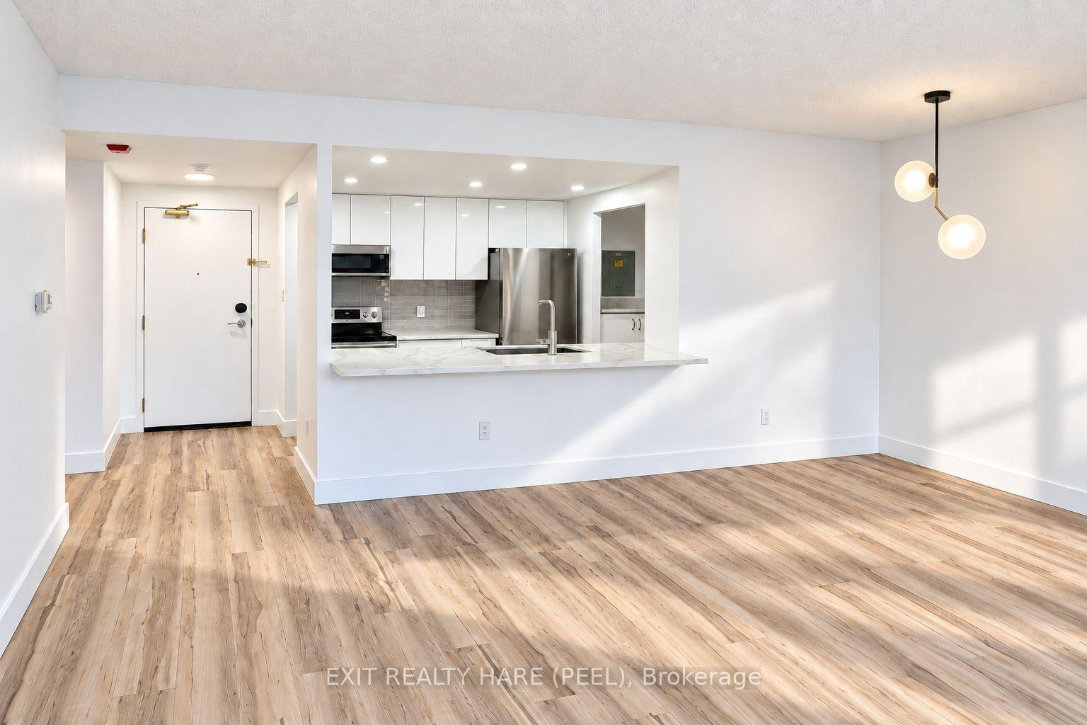 Photo 4 of Unit 133, 8351 Mclaughlin Road S, Brampton, Brampton South — HOMEH